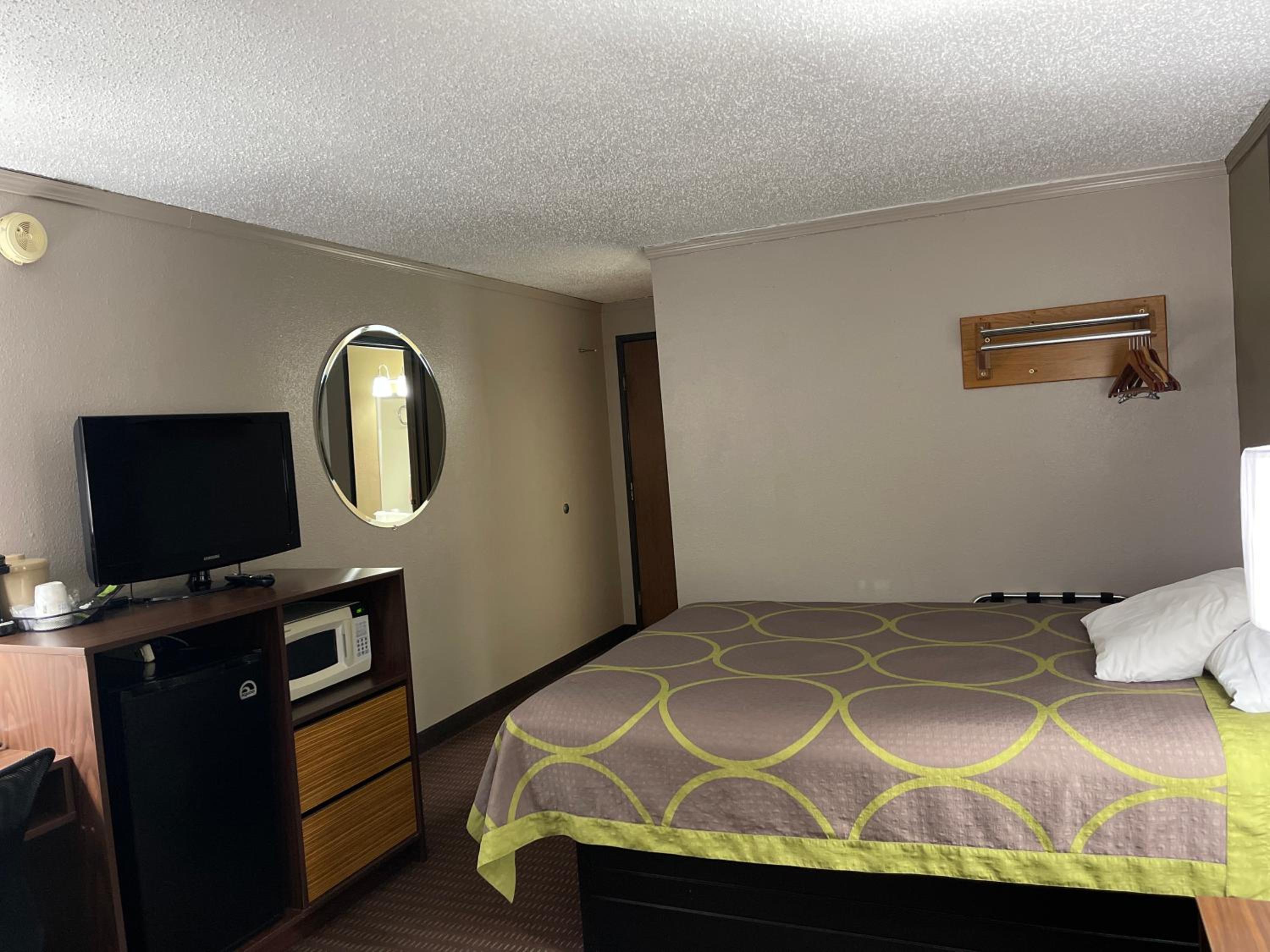 Bismarck Vacations - Super 8 by Wyndham Bismarck - Property Image 13