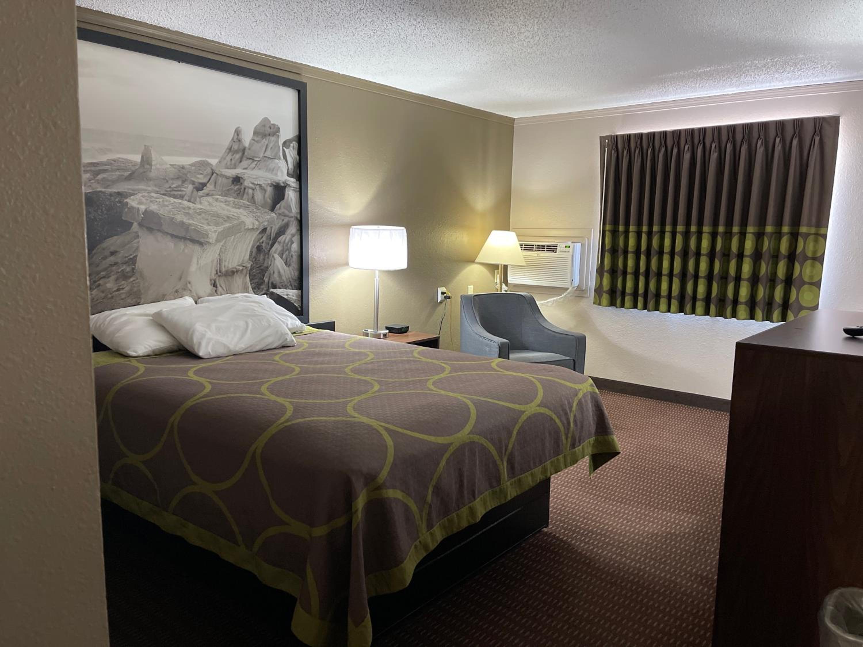 Bismarck Vacations - Super 8 by Wyndham Bismarck - Property Image 11