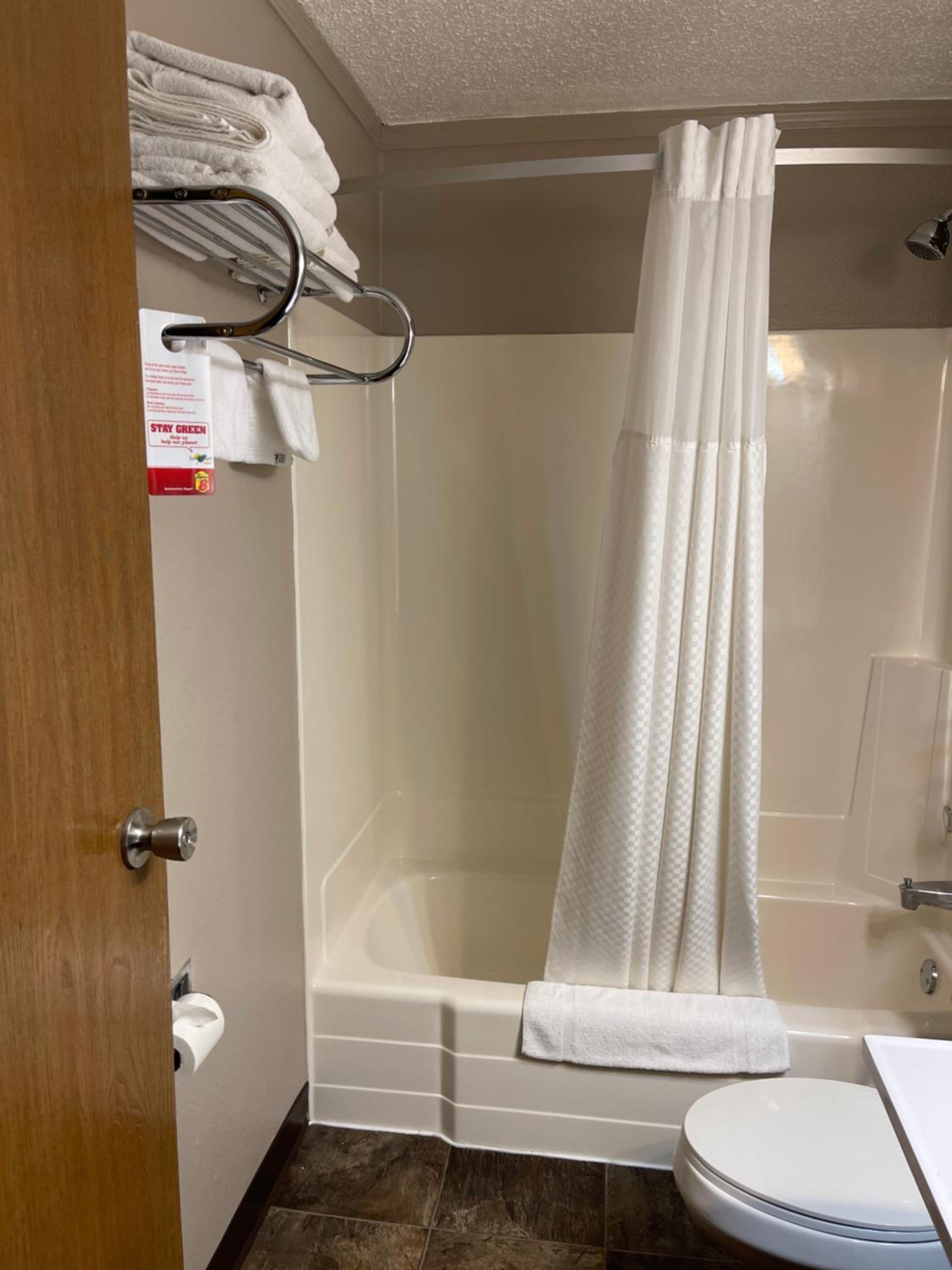 Bismarck Vacations - Super 8 by Wyndham Bismarck - Property Image 26