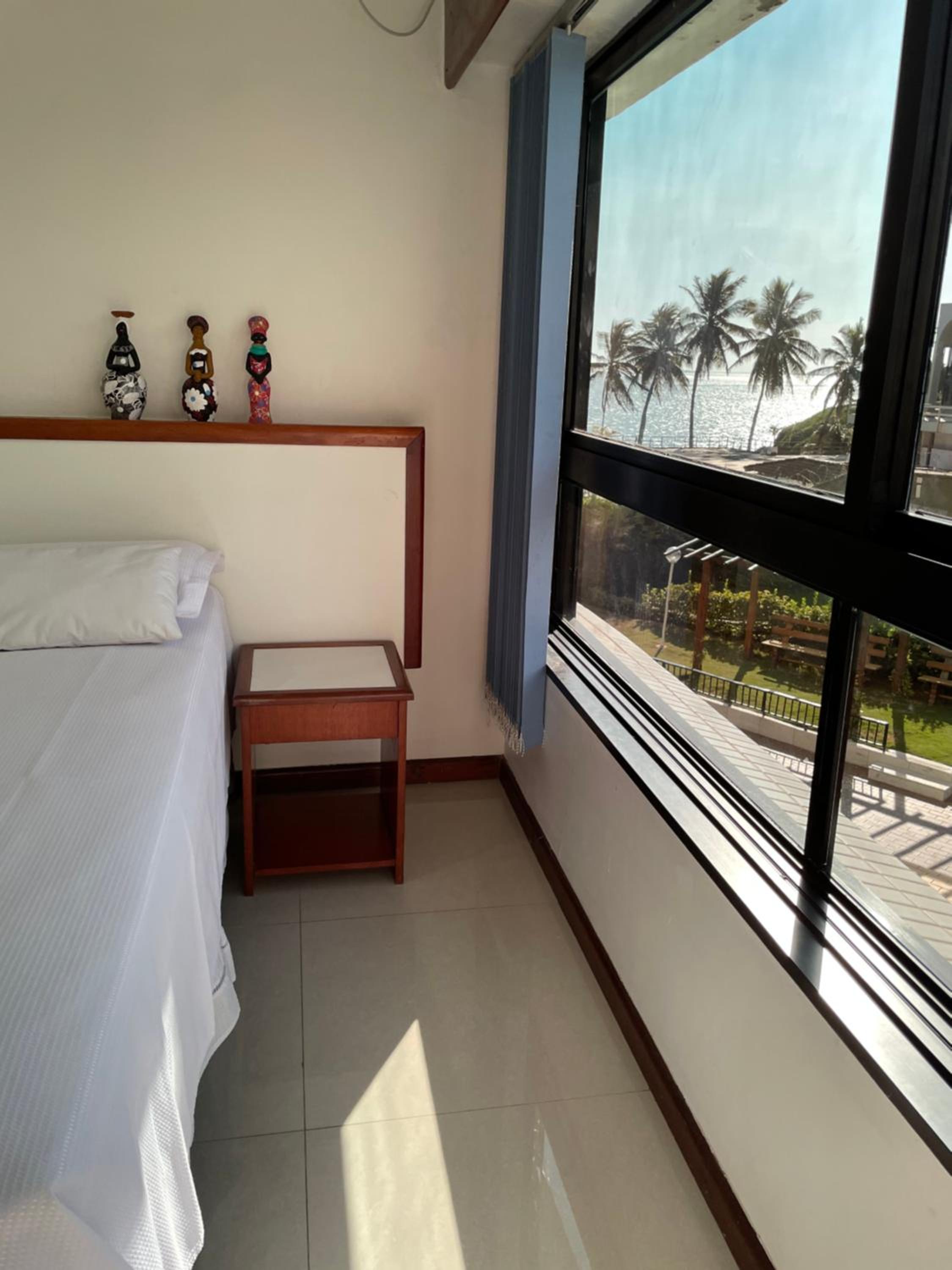 Apartamento beira mar localizado no Ondina Apart