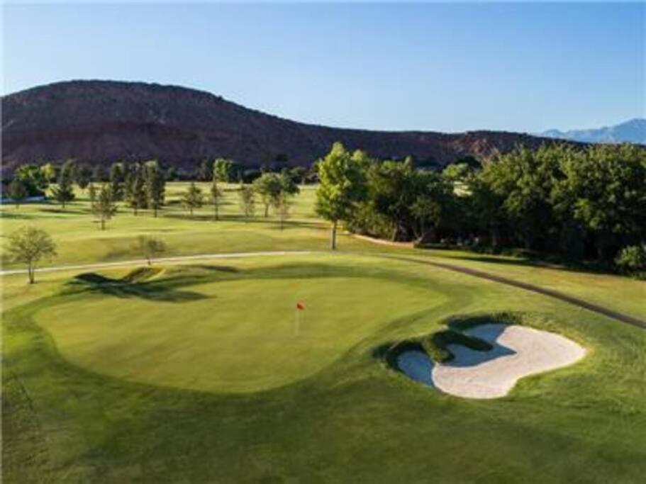 Villa 20 - LUXURY GOLF VILLA, PET FRIENDLY! YEAR ROUND HEATED POOL AND HOT TUB view 4