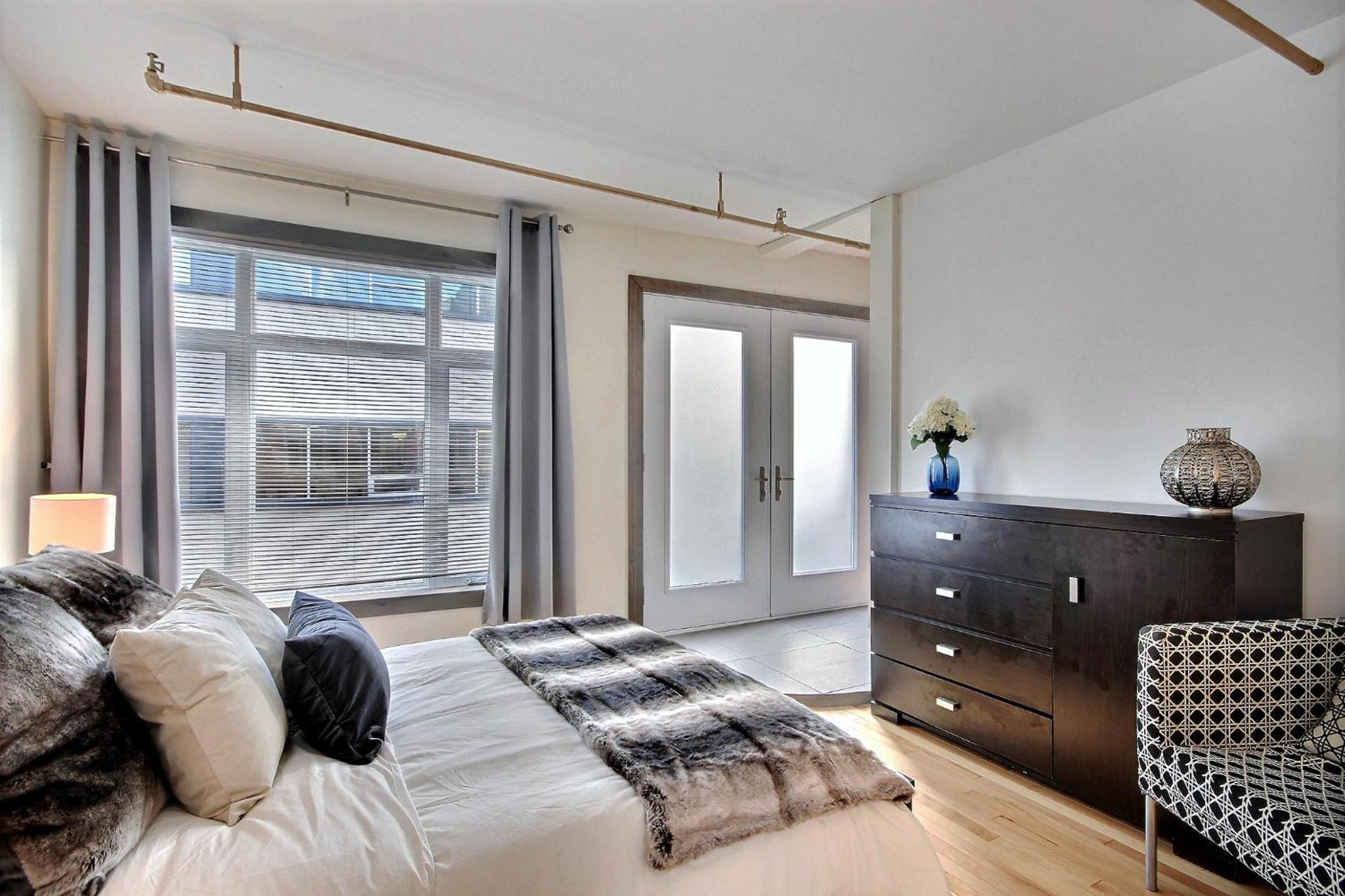 Lion's Den // Spacious 1500 sqft (2 WC) - Downtown