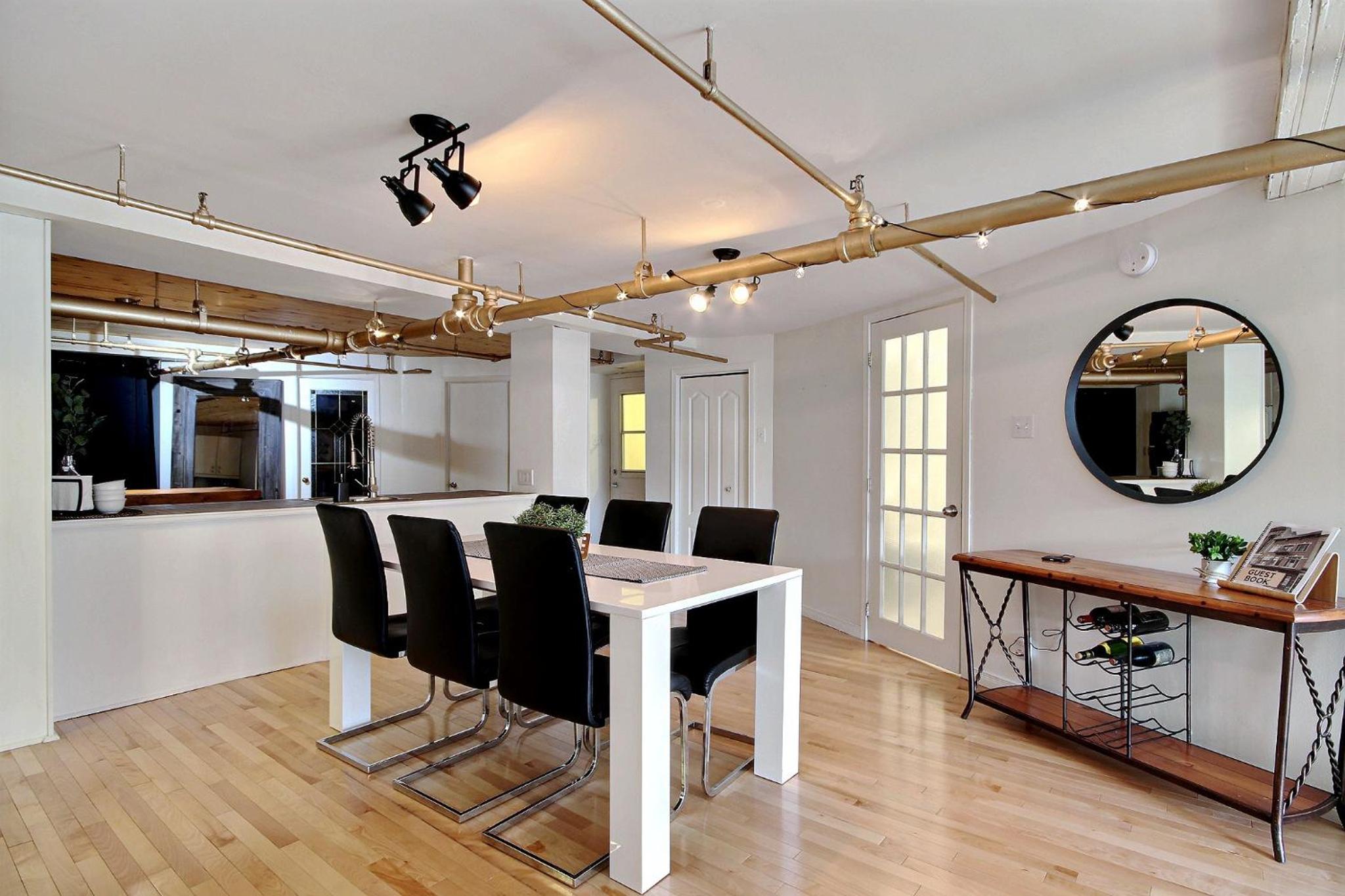 Lion's Den // Spacious 1500 sqft (2 WC) - Downtown