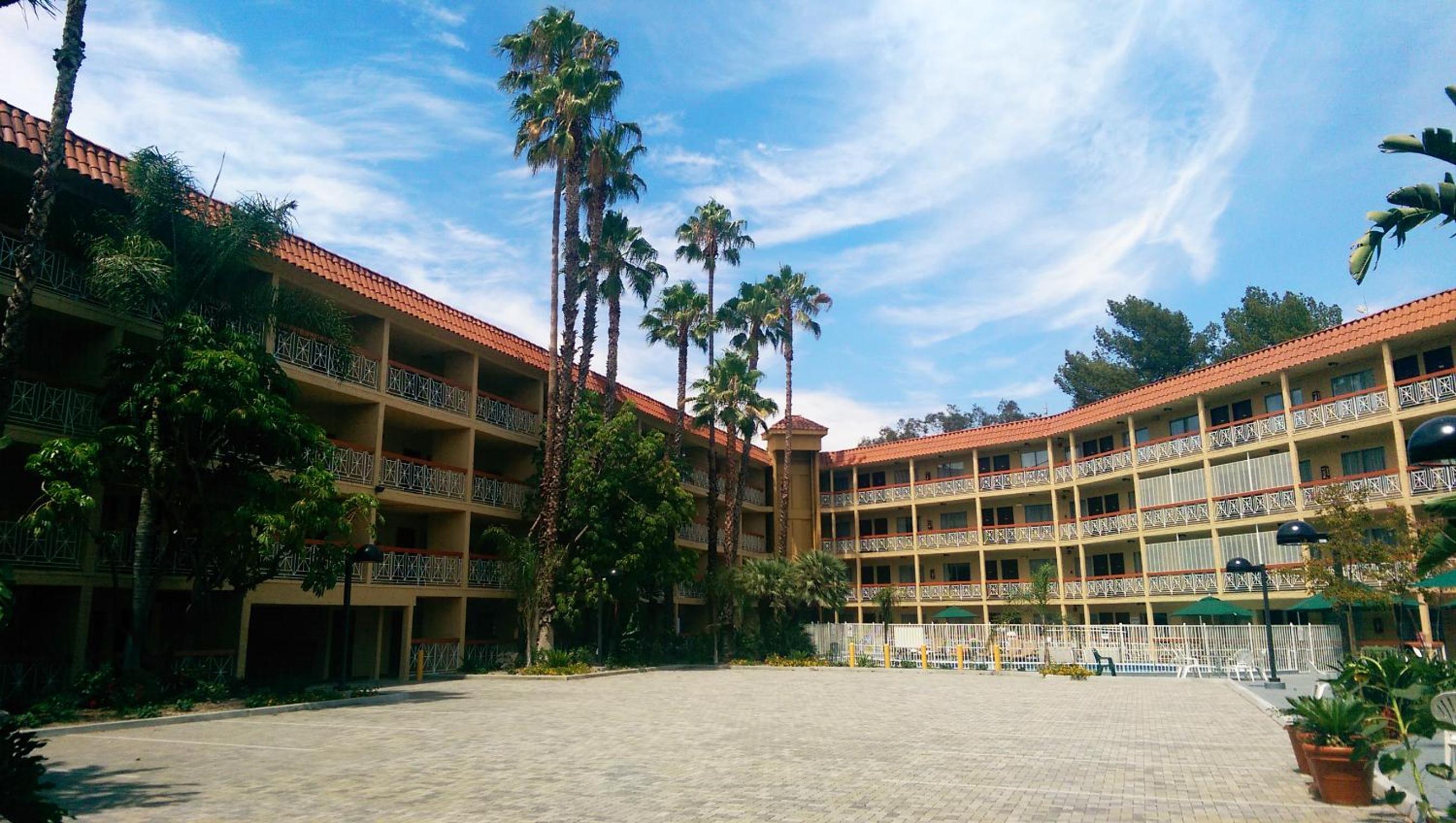 Burbank Vacations - Ramada by Wyndham Burbank Airport - Property Image 19
