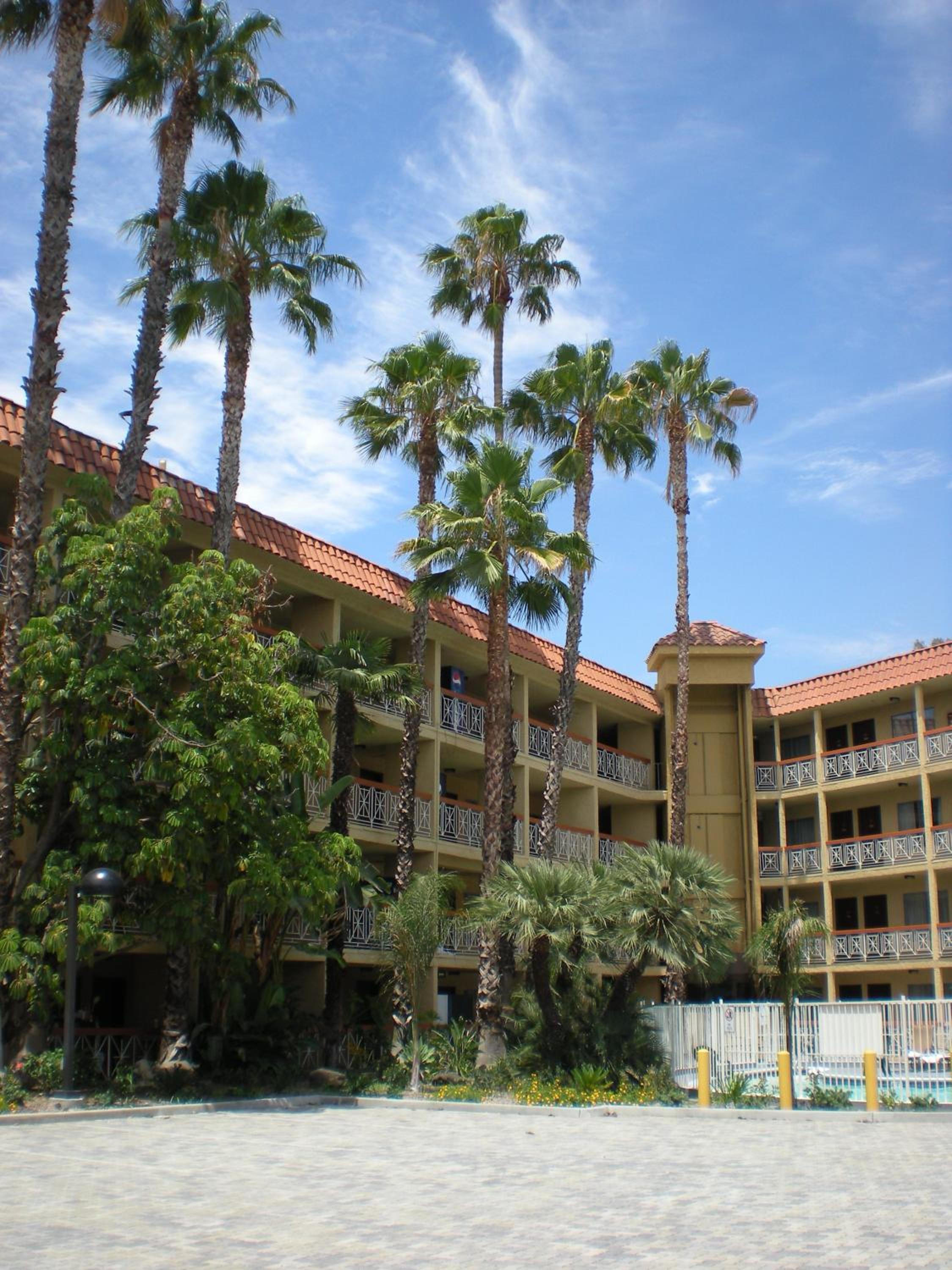 Burbank Vacations - Ramada by Wyndham Burbank Airport - Property Image 20