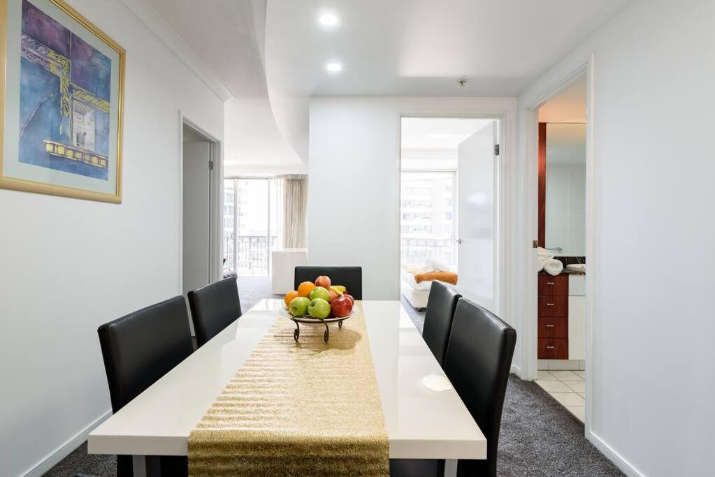 Chevron Renaissance Surfers Paradise Sleeps 10 4th Floor - Optimise BNB