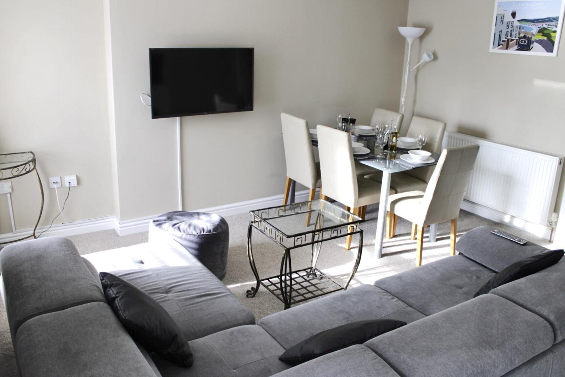The Clifton Holiday Apartment Llandudno Centre view 2