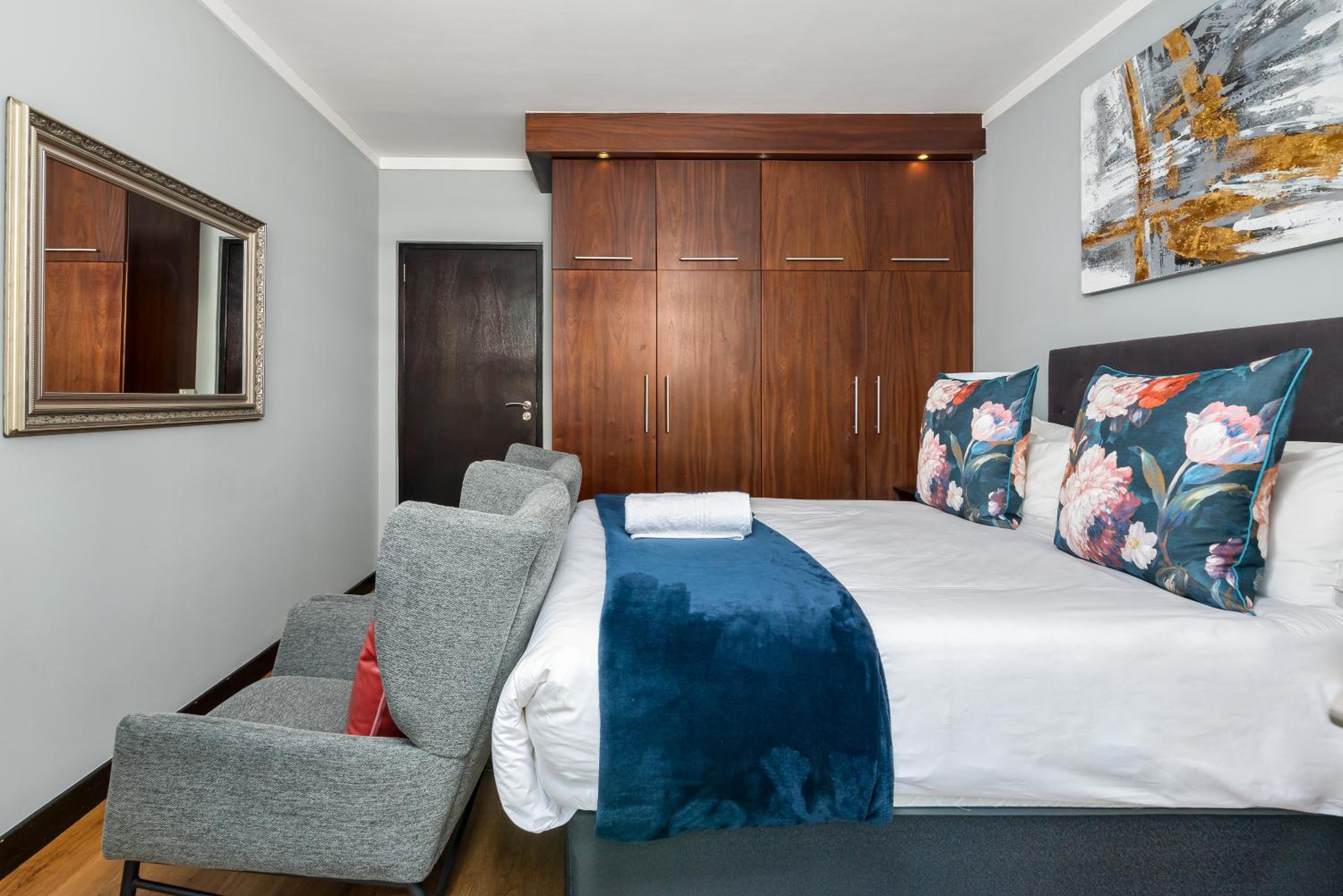 Icon Apartments
