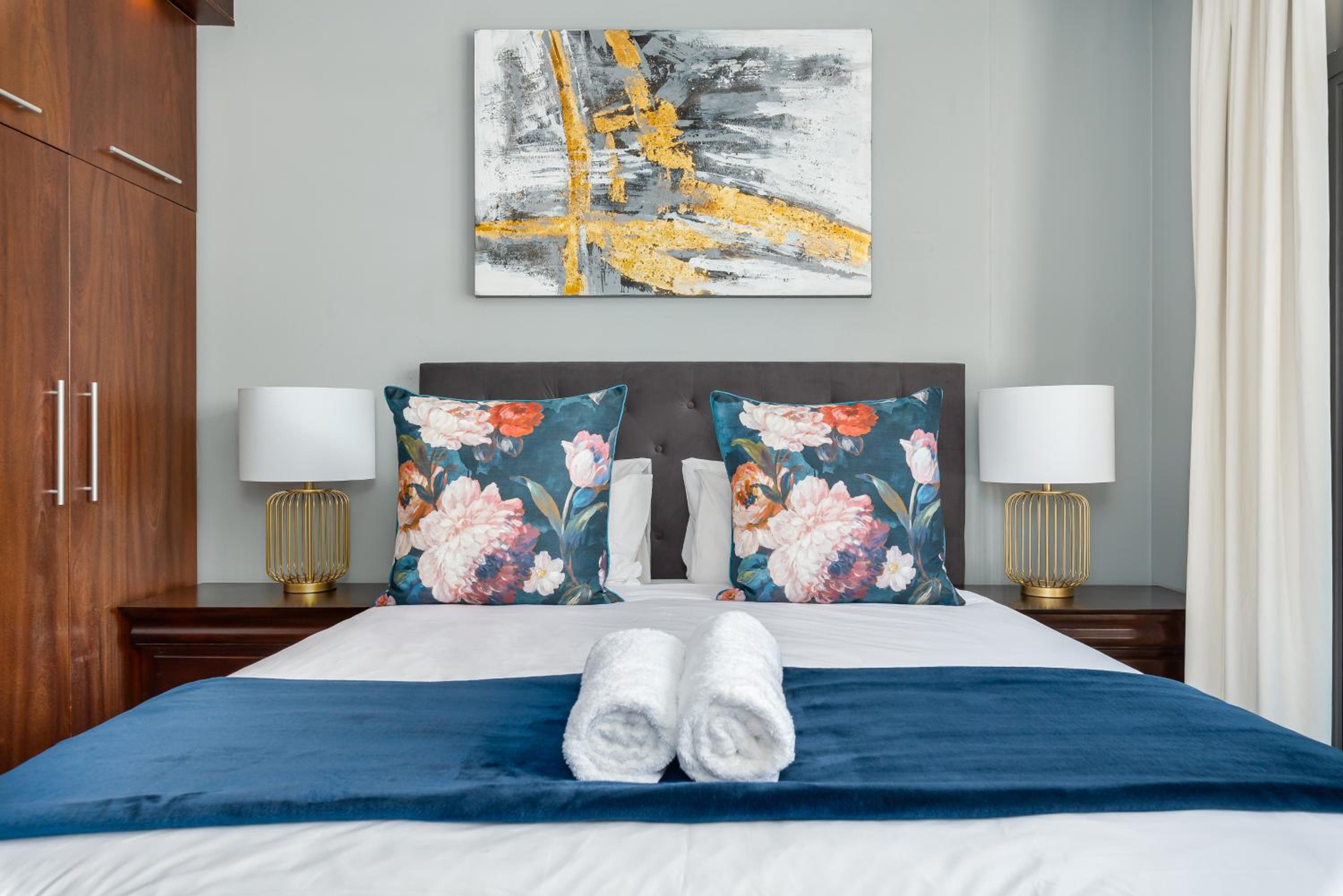 Icon Apartments