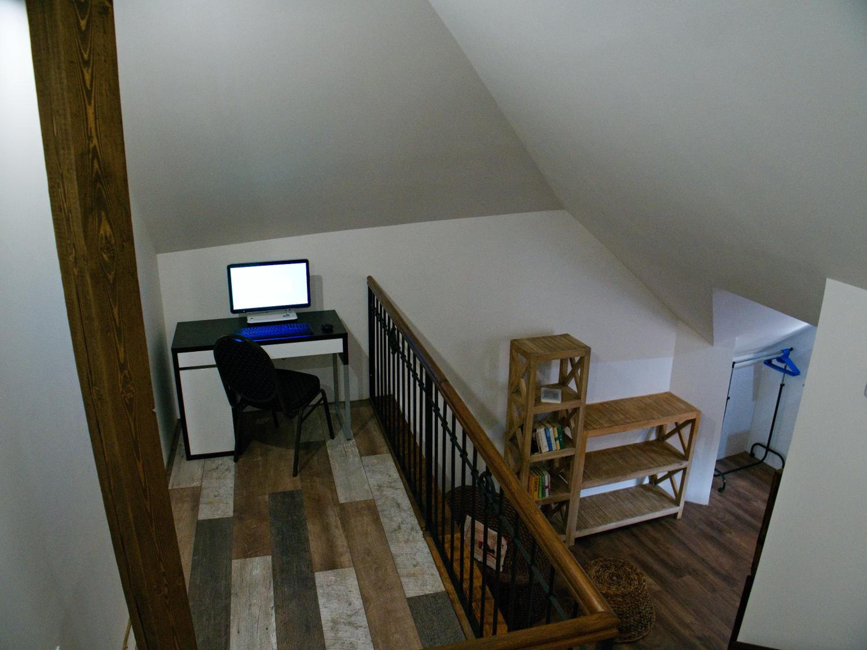 Photo 8