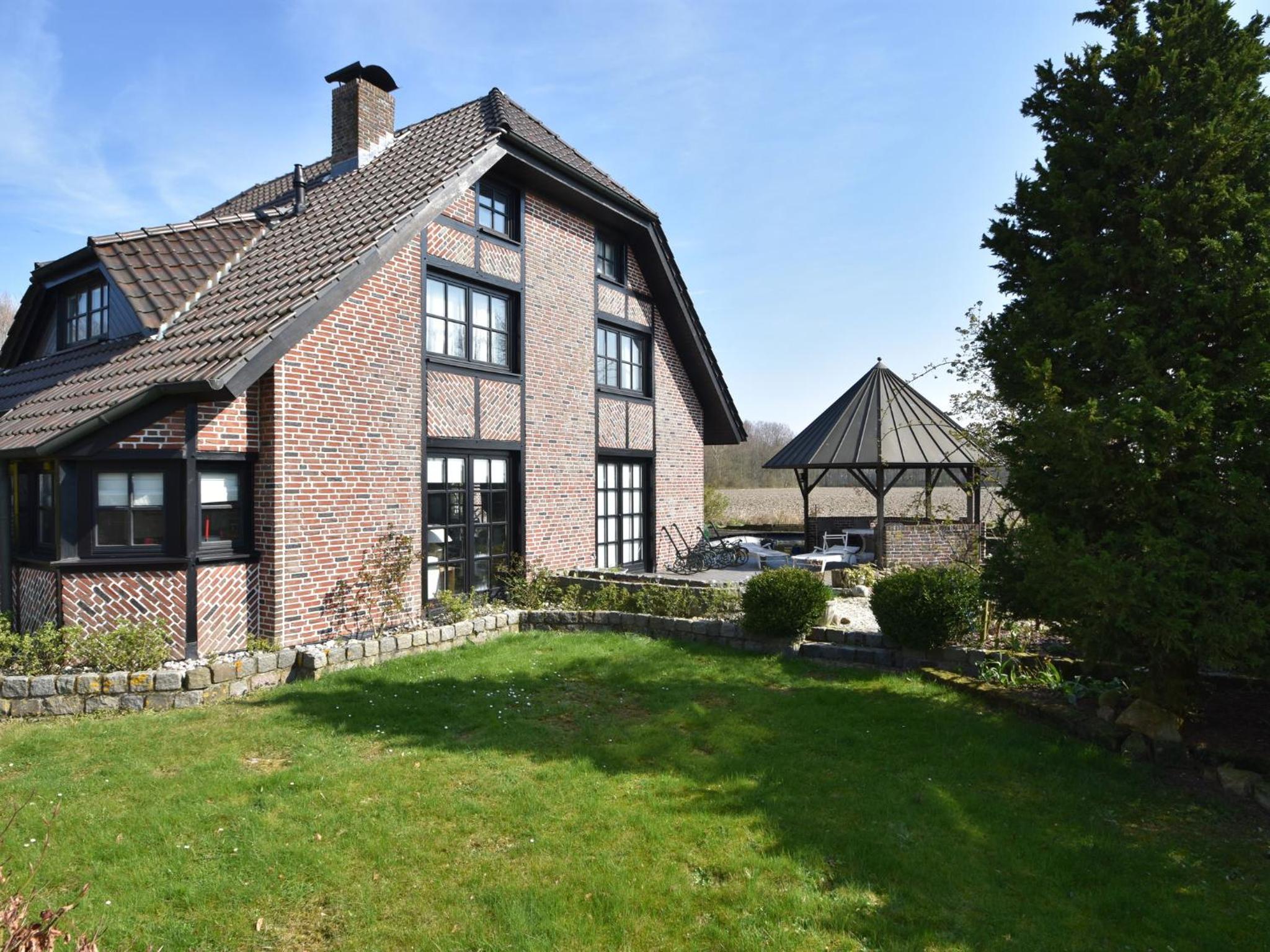 Spacious Mansion with Meadow View in Bruinisse view 2