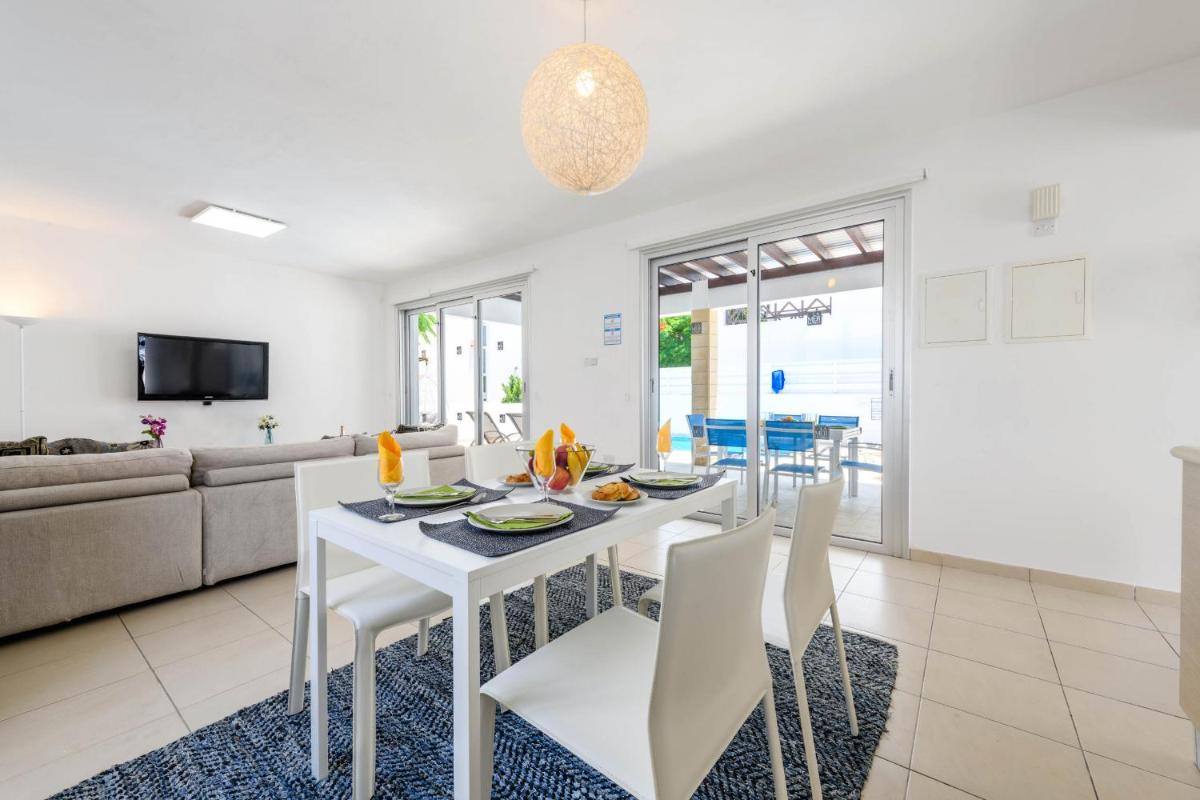 Villa Konnos Breeze view 4