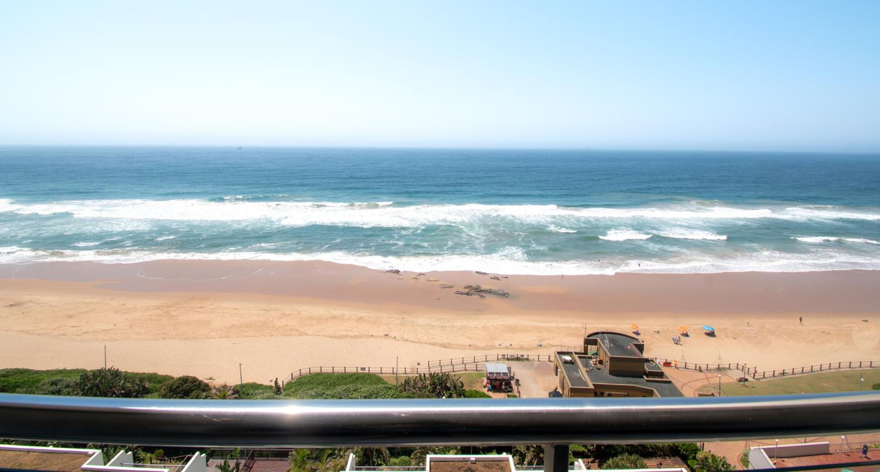 1002 Bermudas - by Stay in Umhlanga