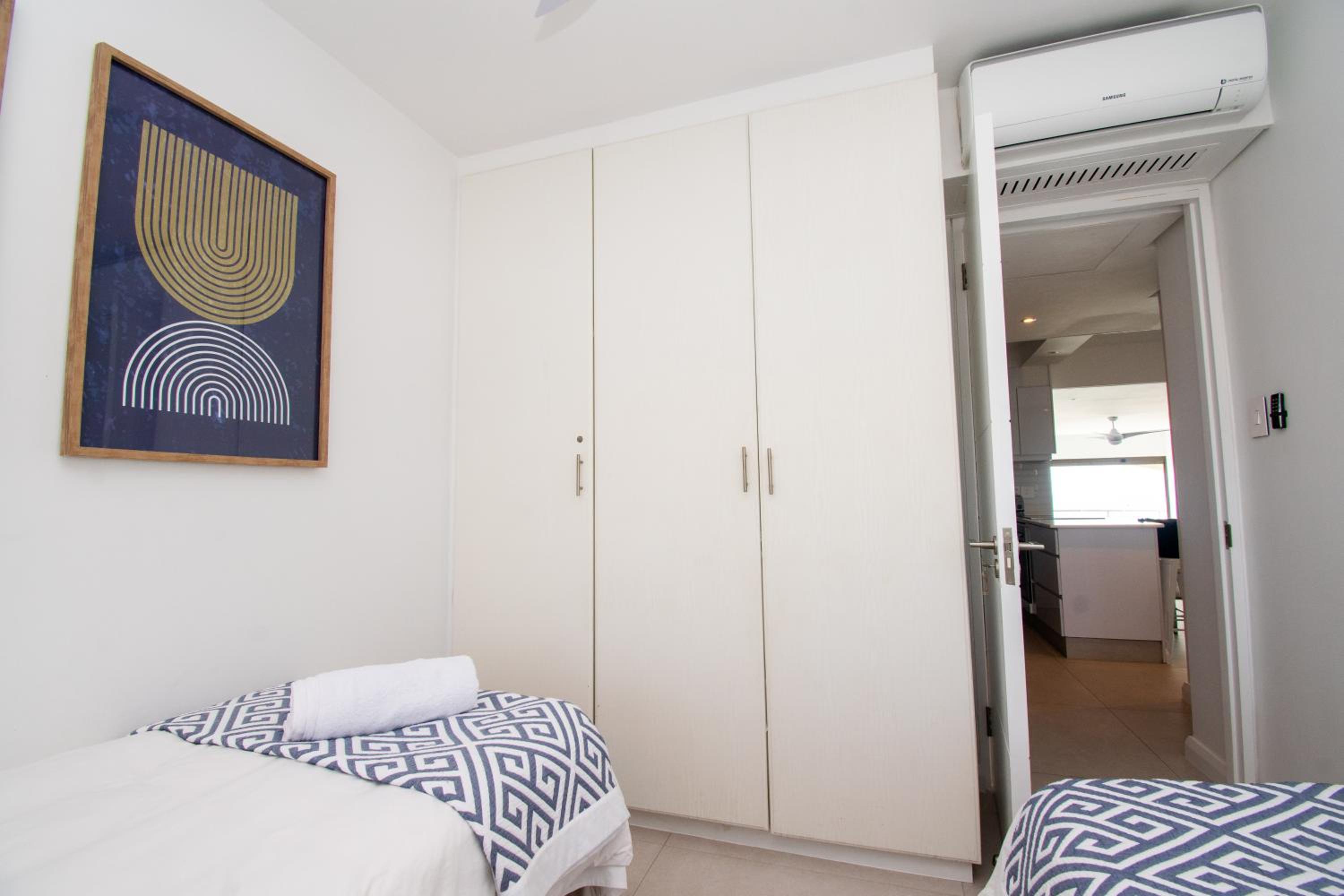1002 Bermudas - by Stay in Umhlanga