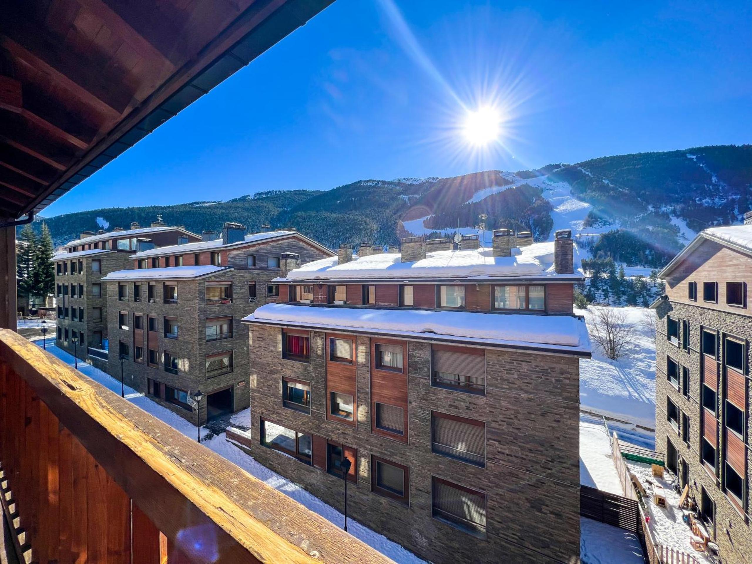 Barthe Holidays I Estudio rústico en El Tarter 2PAX I Luminoso, economico y con vistas a la X de Grandvalira I Querol