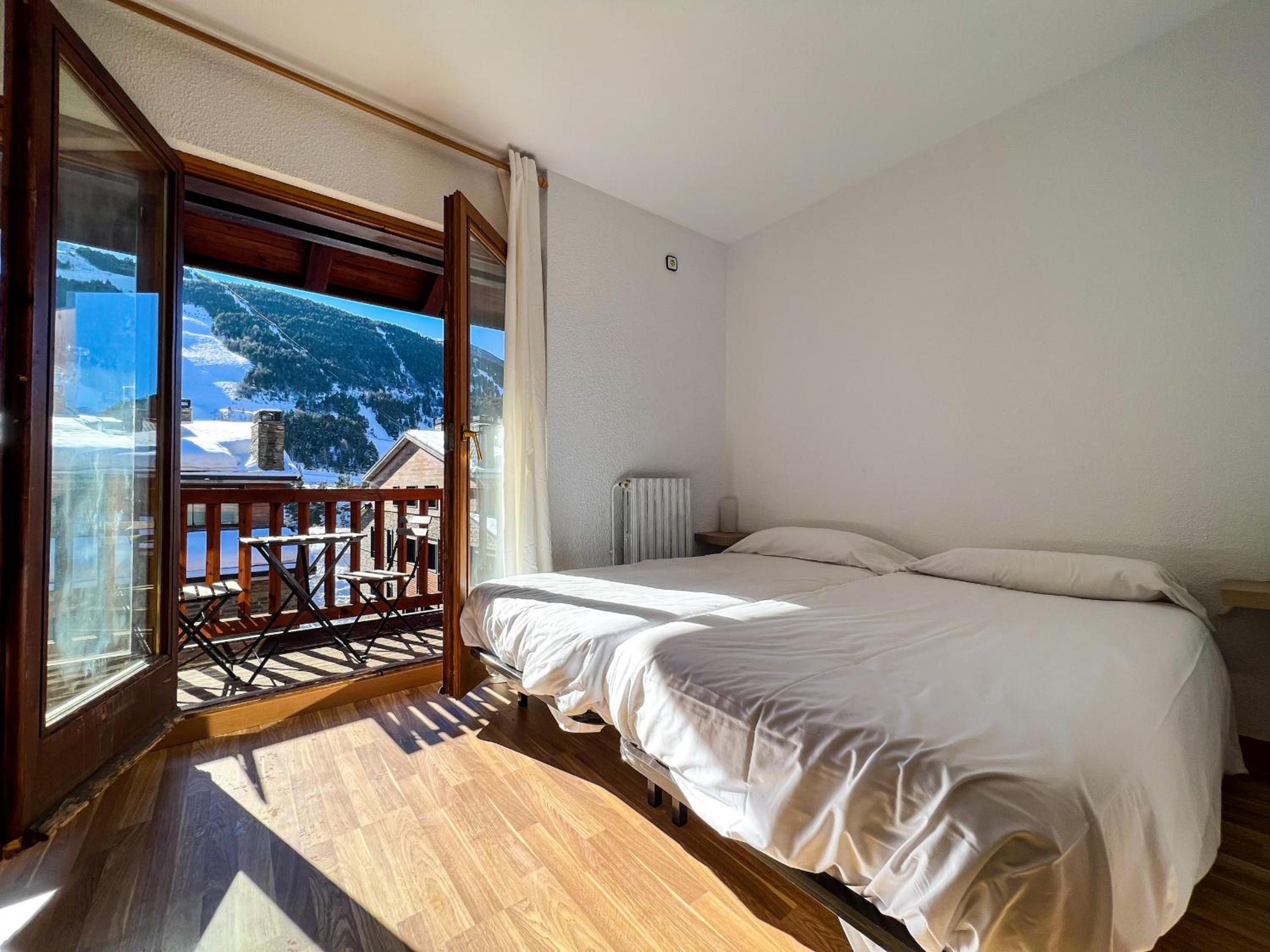 Barthe Holidays I Estudio rústico en El Tarter 2PAX I Luminoso, economico y con vistas a la X de Grandvalira I Querol