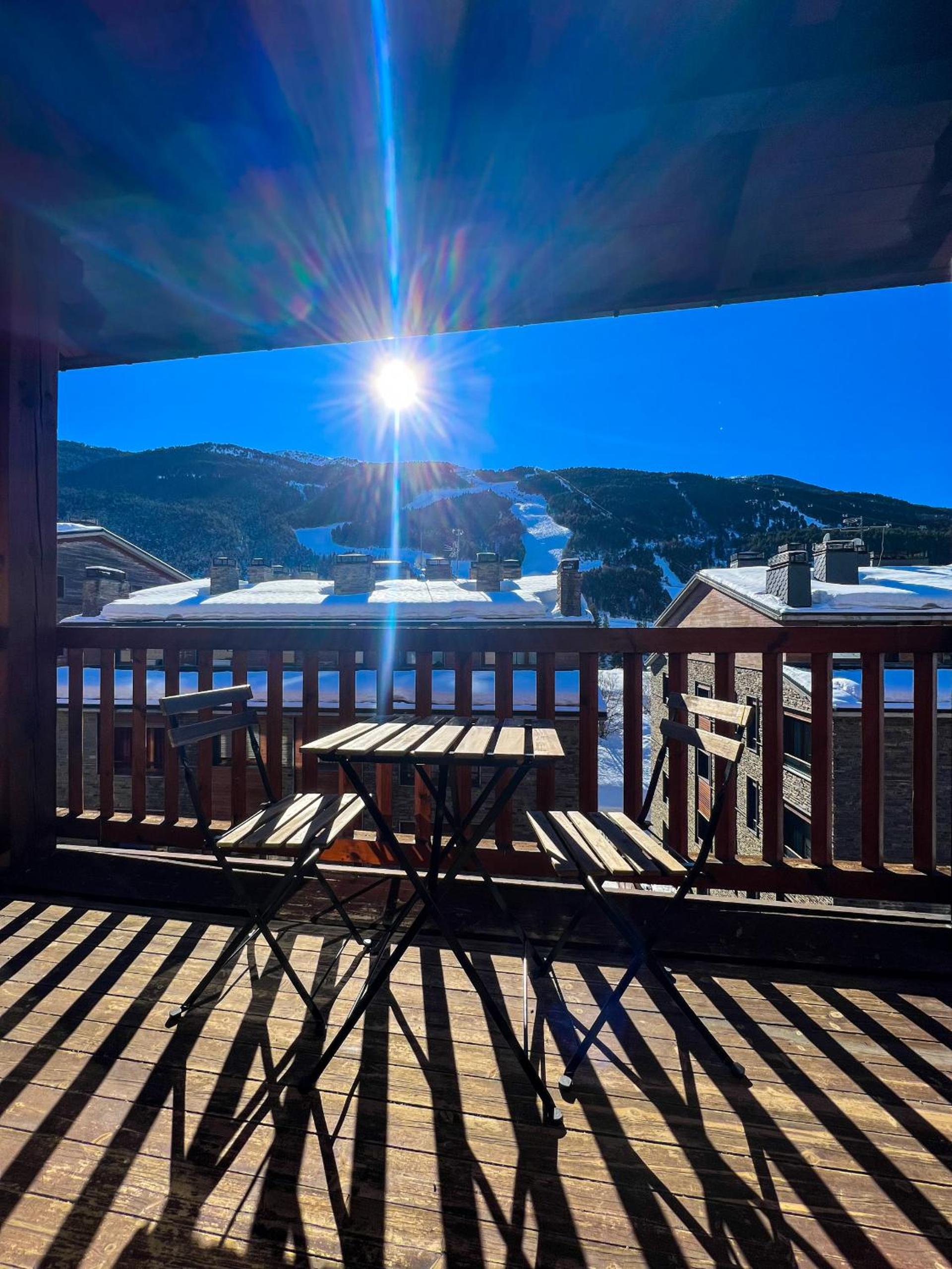 Barthe Holidays I Estudio rústico en El Tarter 2PAX I Luminoso, economico y con vistas a la X de Grandvalira I Querol