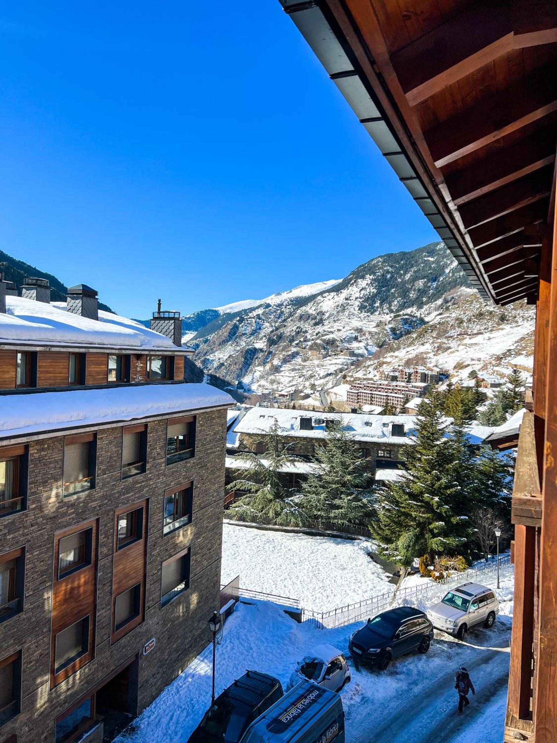 Barthe Holidays I Estudio rústico en El Tarter 2PAX I Luminoso, economico y con vistas a la X de Grandvalira I Querol