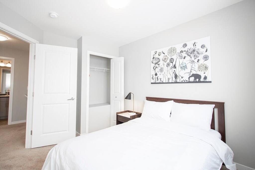 Stunning 3 Bedroom Townhouse view 5