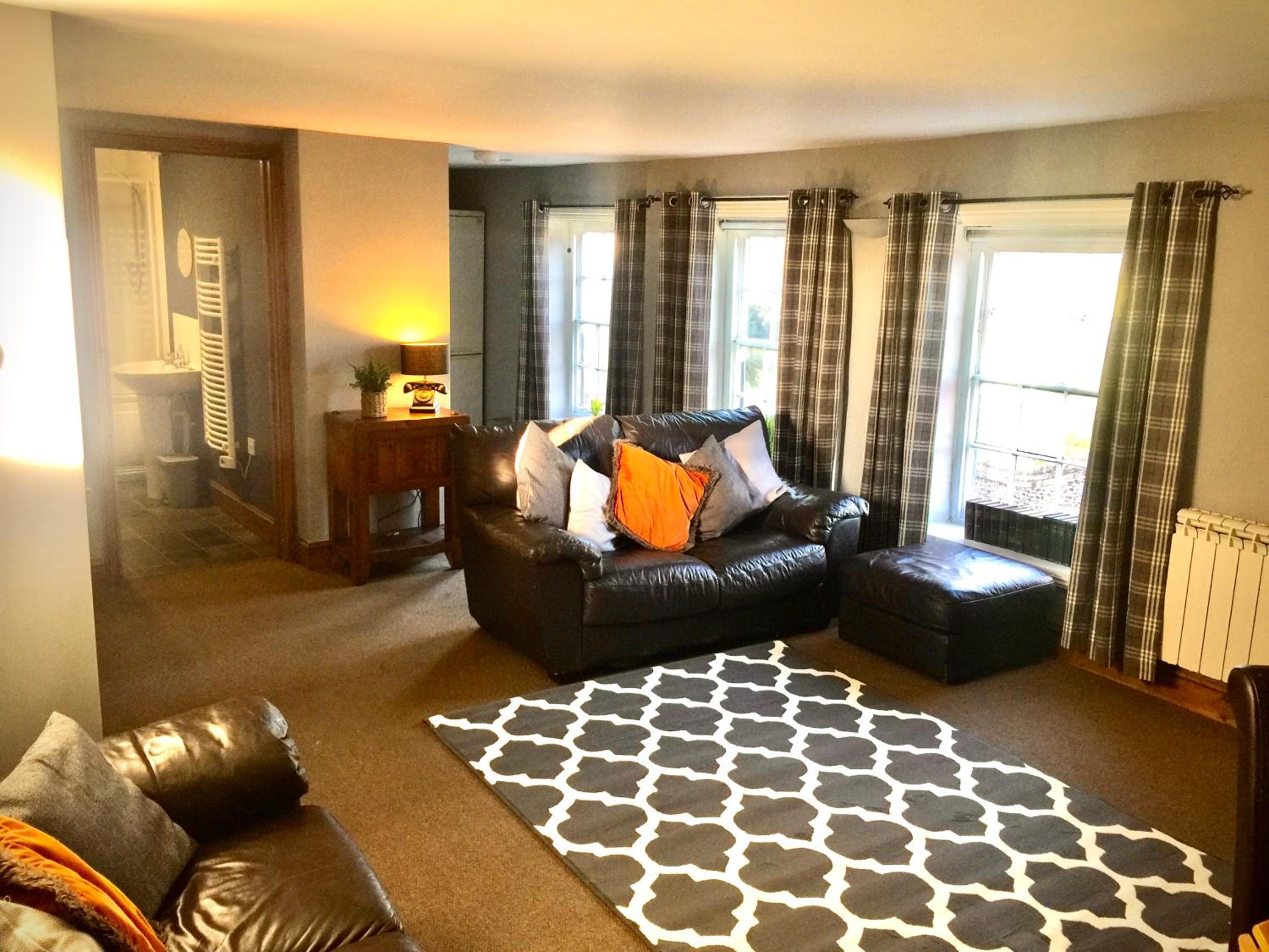 Stylish Historic Apartment - Sleeps 3 & Parking view 5
