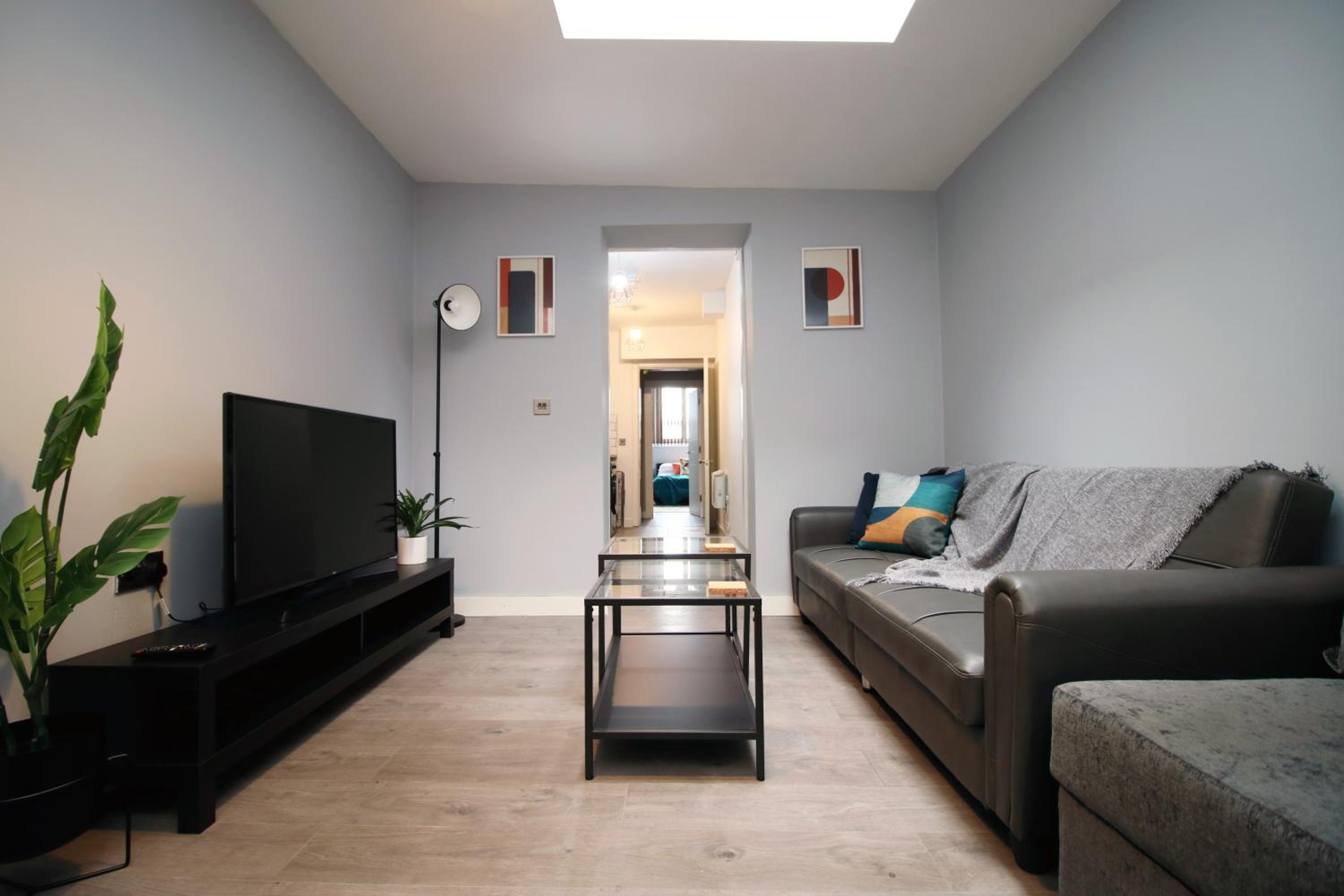 The Bank - LONG STAY OFFER - 1 Bed City Centre Apartment with Parking by CTO Serviced Apartments view 4