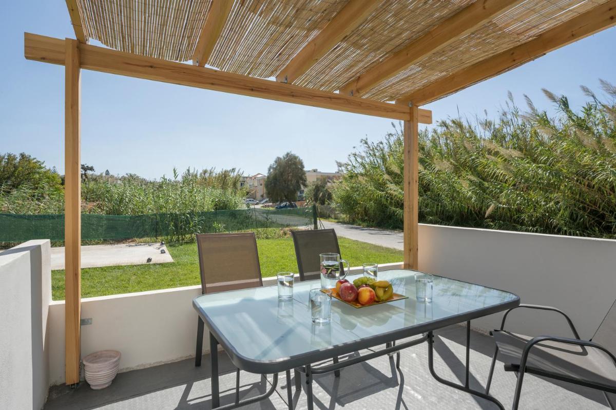 Sea Breeze Apartments view 2