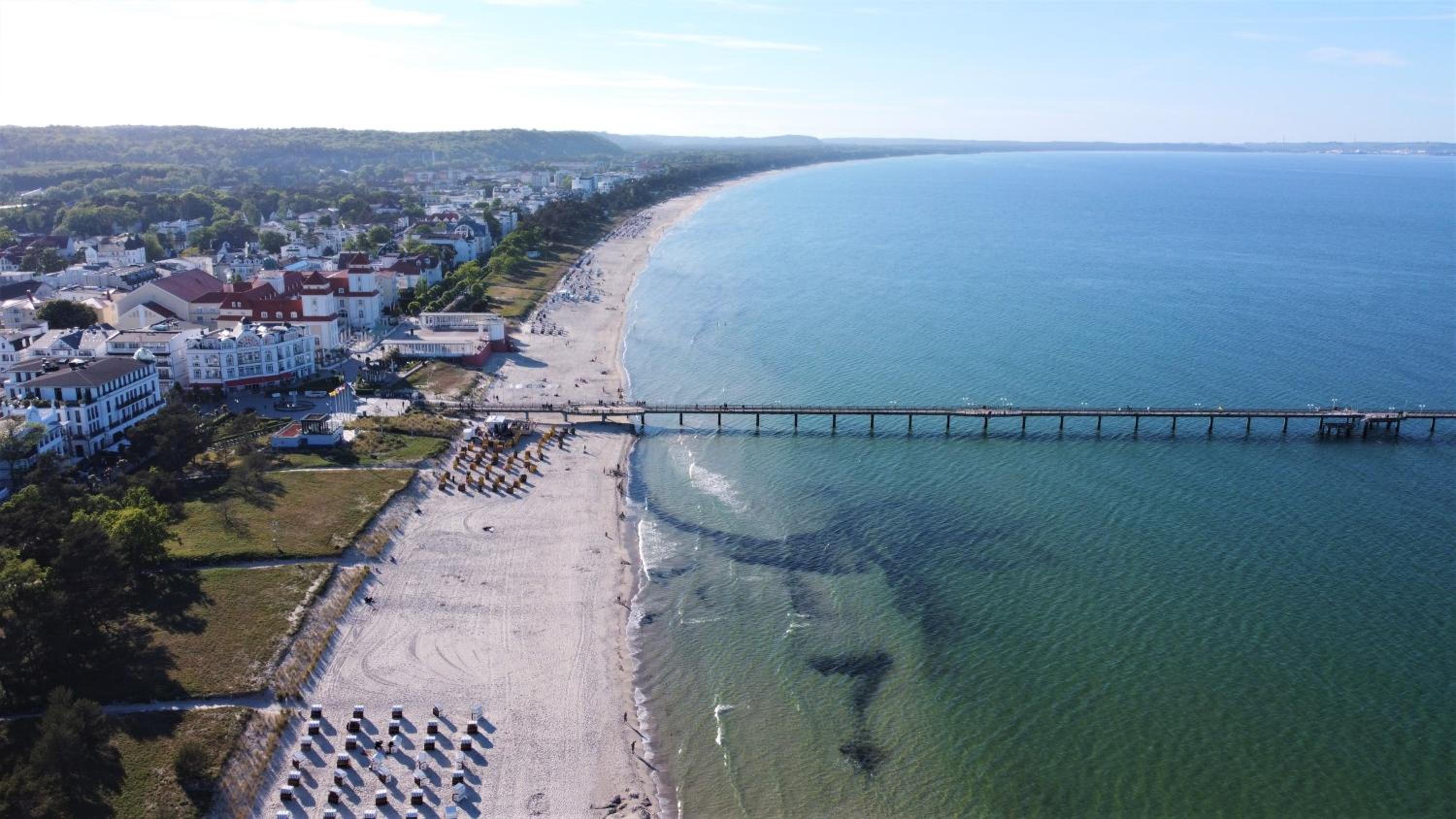Villa Helene - Nixe mit Meerblick und Strandkorb am Strand