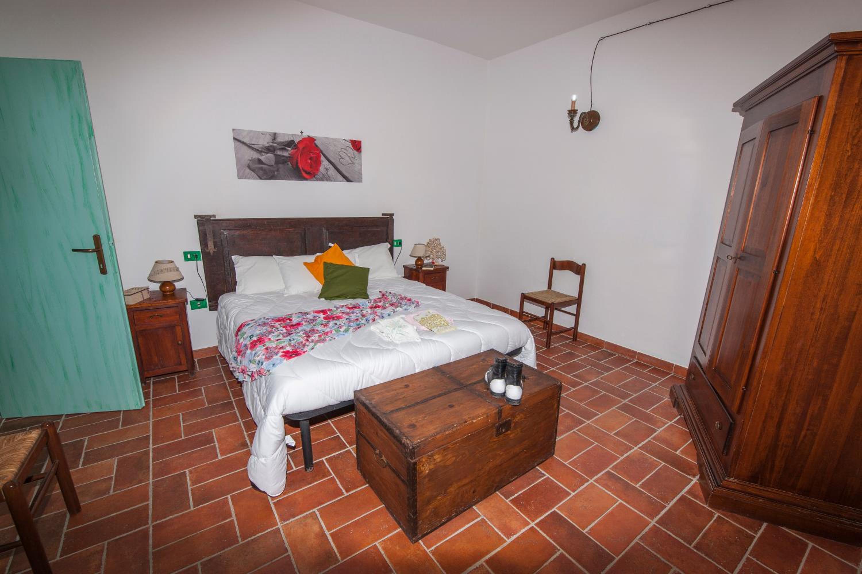 Il Borgo Del Lupo Relax Family Apartments in Tuscany with Restaurant & Swimming Pool