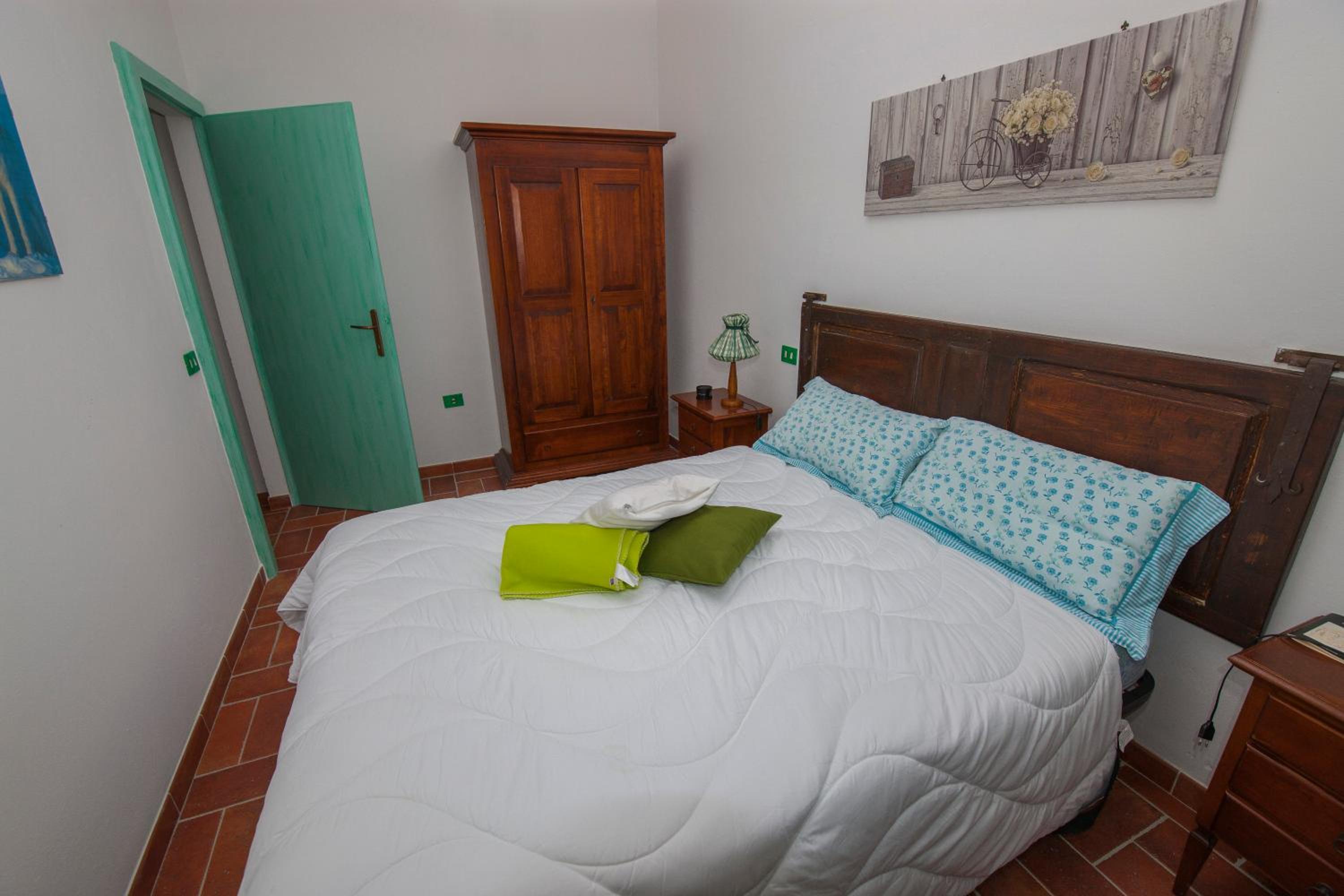 Il Borgo Del Lupo Relax Family Apartments in Tuscany with Restaurant & Swimming Pool