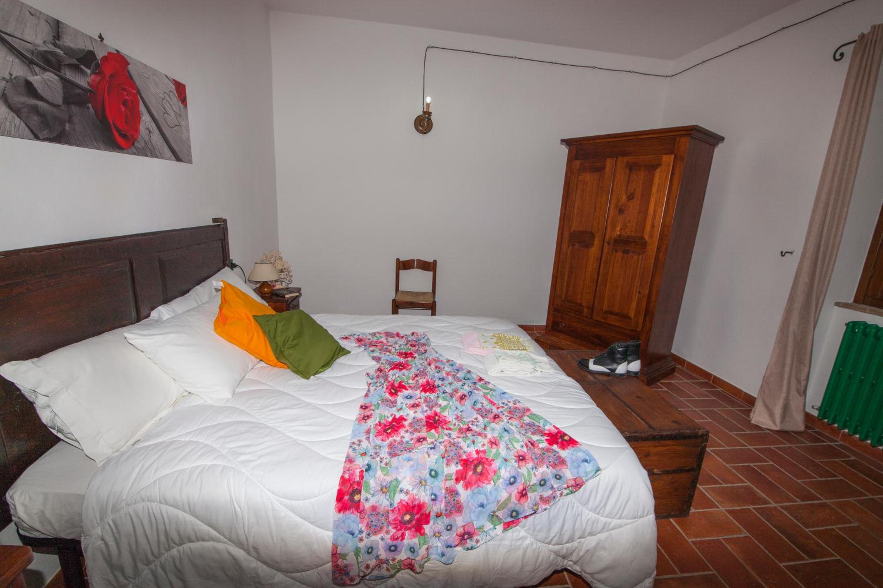 Il Borgo Del Lupo Relax Family Apartments in Tuscany with Restaurant & Swimming Pool