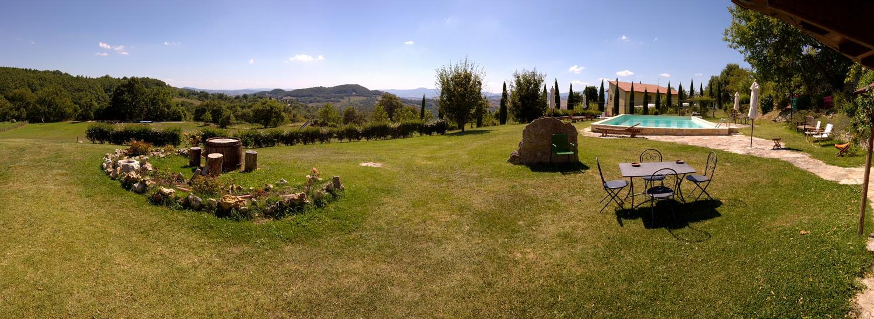 Il Borgo Del Lupo Relax Family Apartments in Tuscany with Restaurant & Swimming Pool