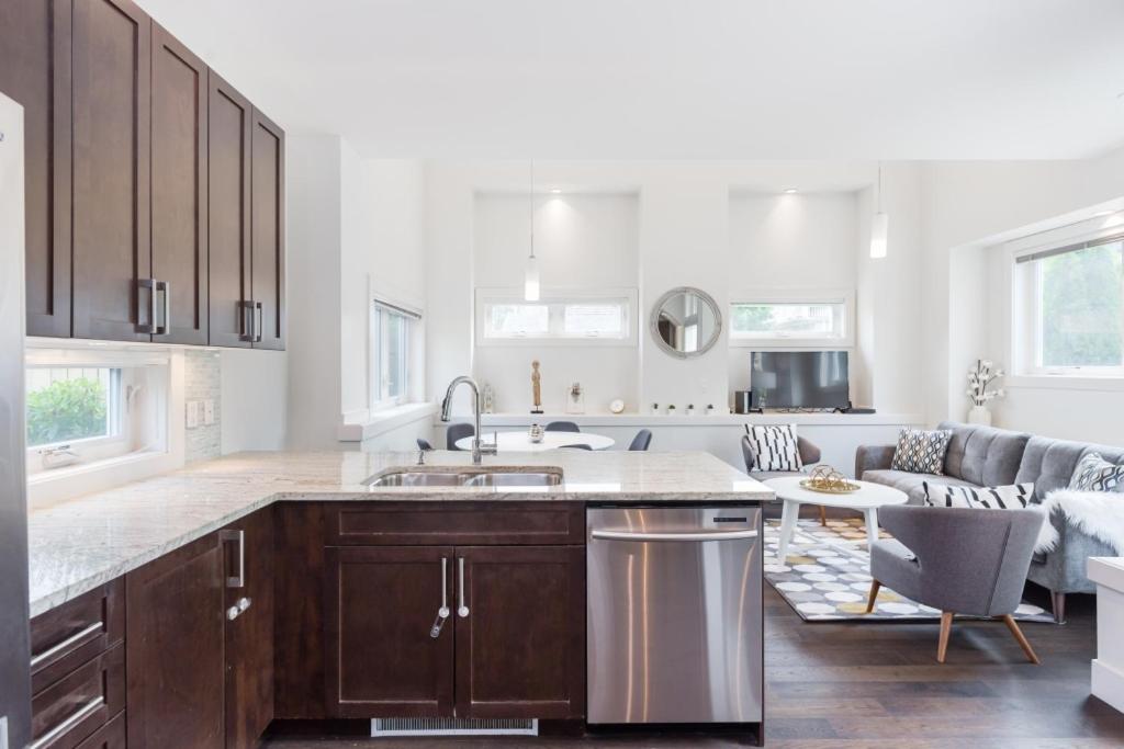 West Coast Luxury Living