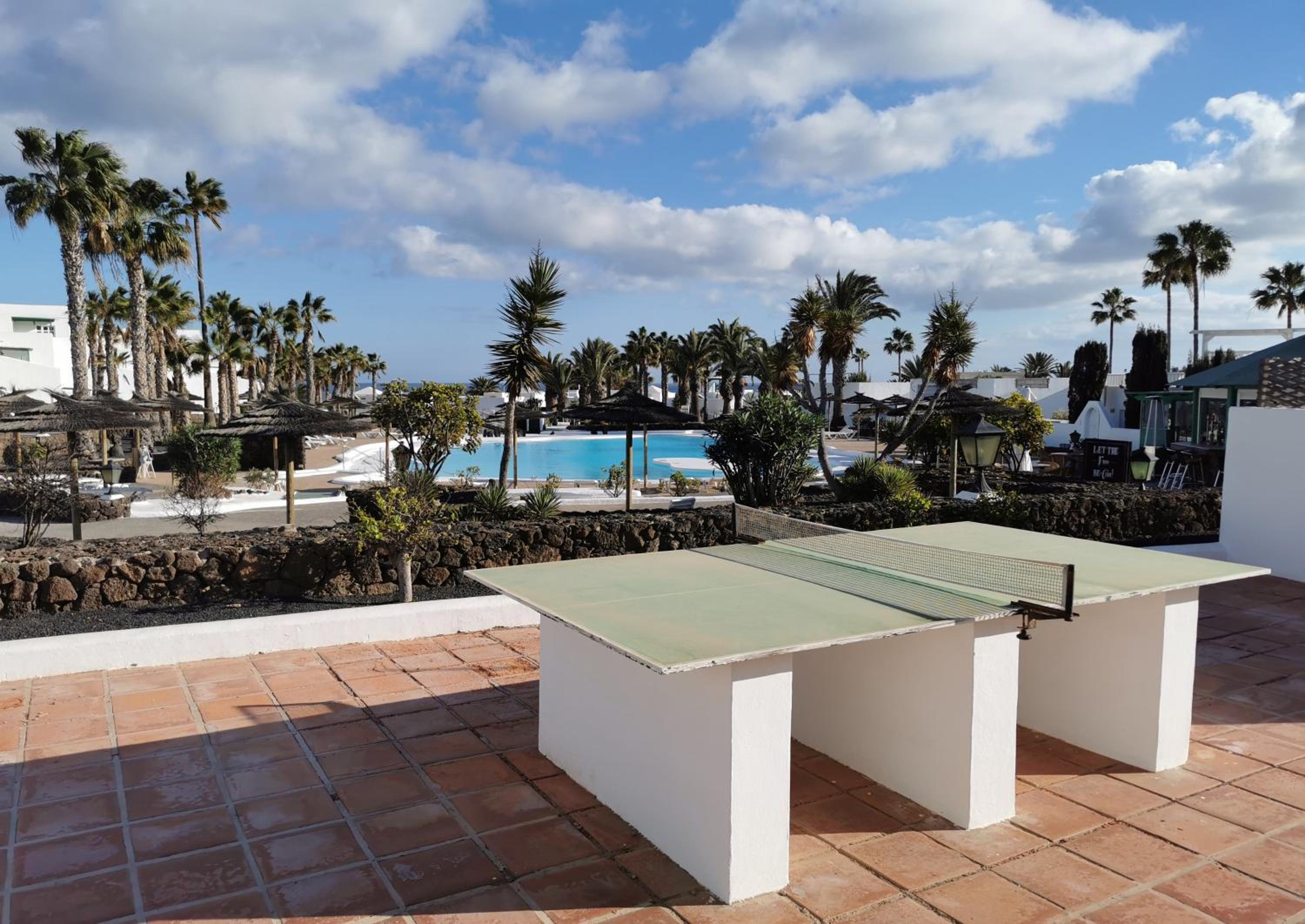 Calypso, apartamento completo con vistas al mar y a la piscina en Costa Teguise view 5