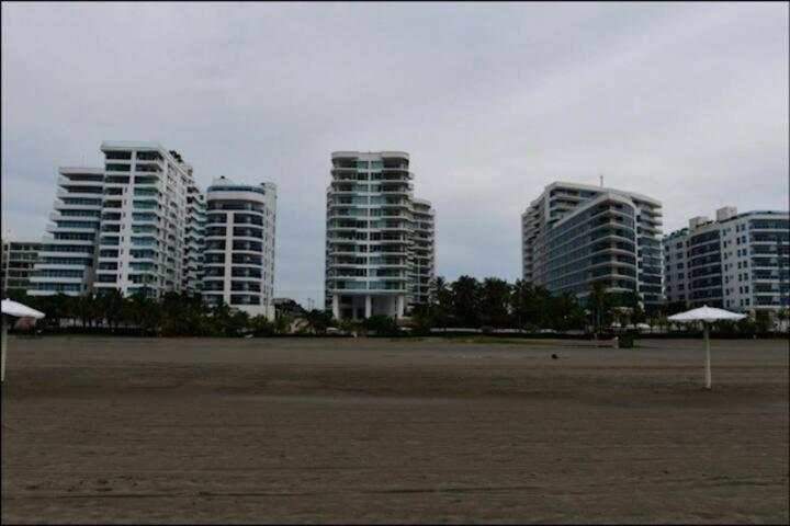 Hermoso apartamento con todas las comodidades acceso directo a la playa ubicado en el edificio Morros Epic