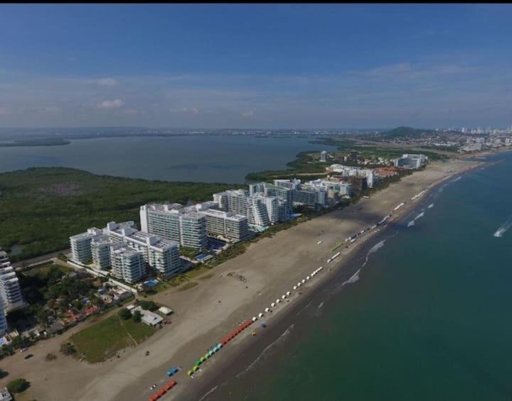 Hermoso apartamento con todas las comodidades acceso directo a la playa ubicado en el edificio Morros Epic