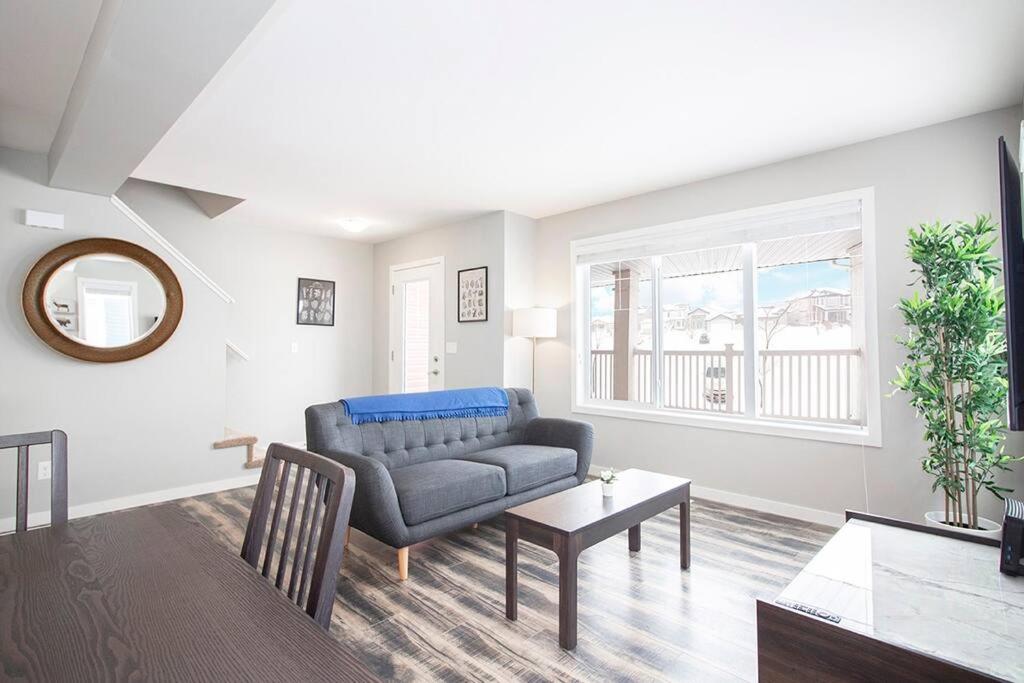 Stunning 3 Bedroom Townhouse view 3