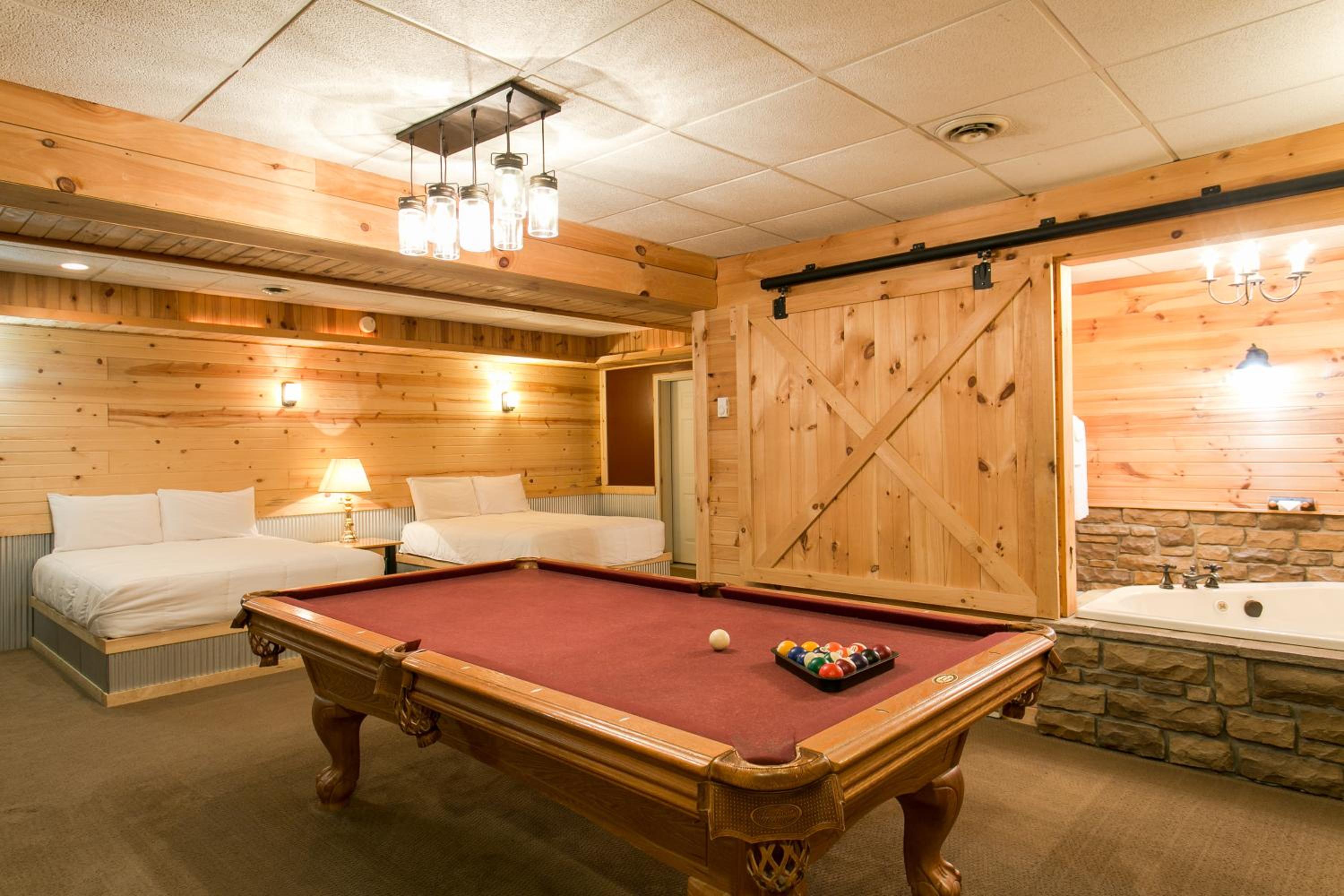Blue Jays Nest Cabin by Amish Country Lodging