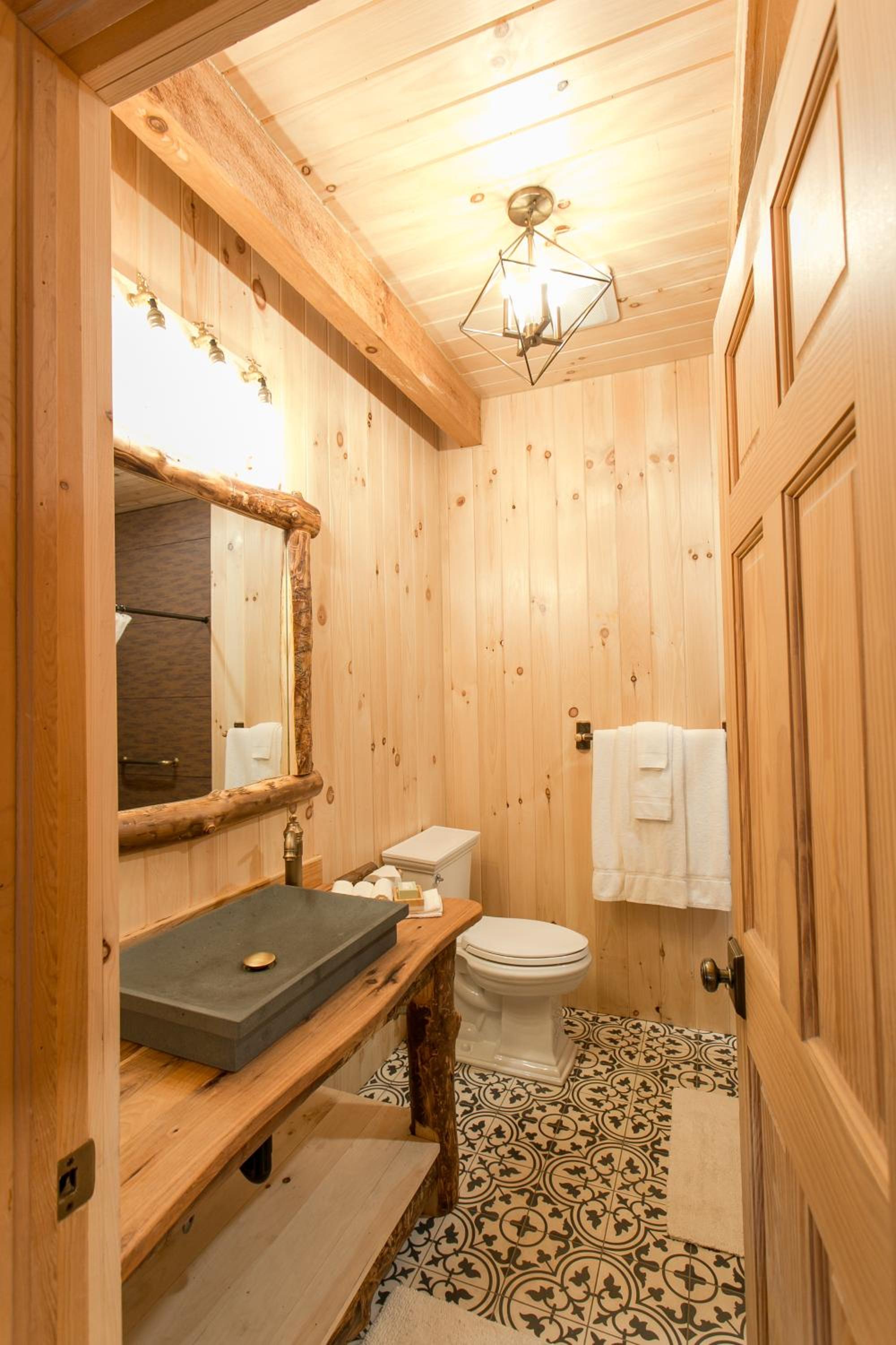 Coblentz Country Lodge by Amish Country Lodging view 2