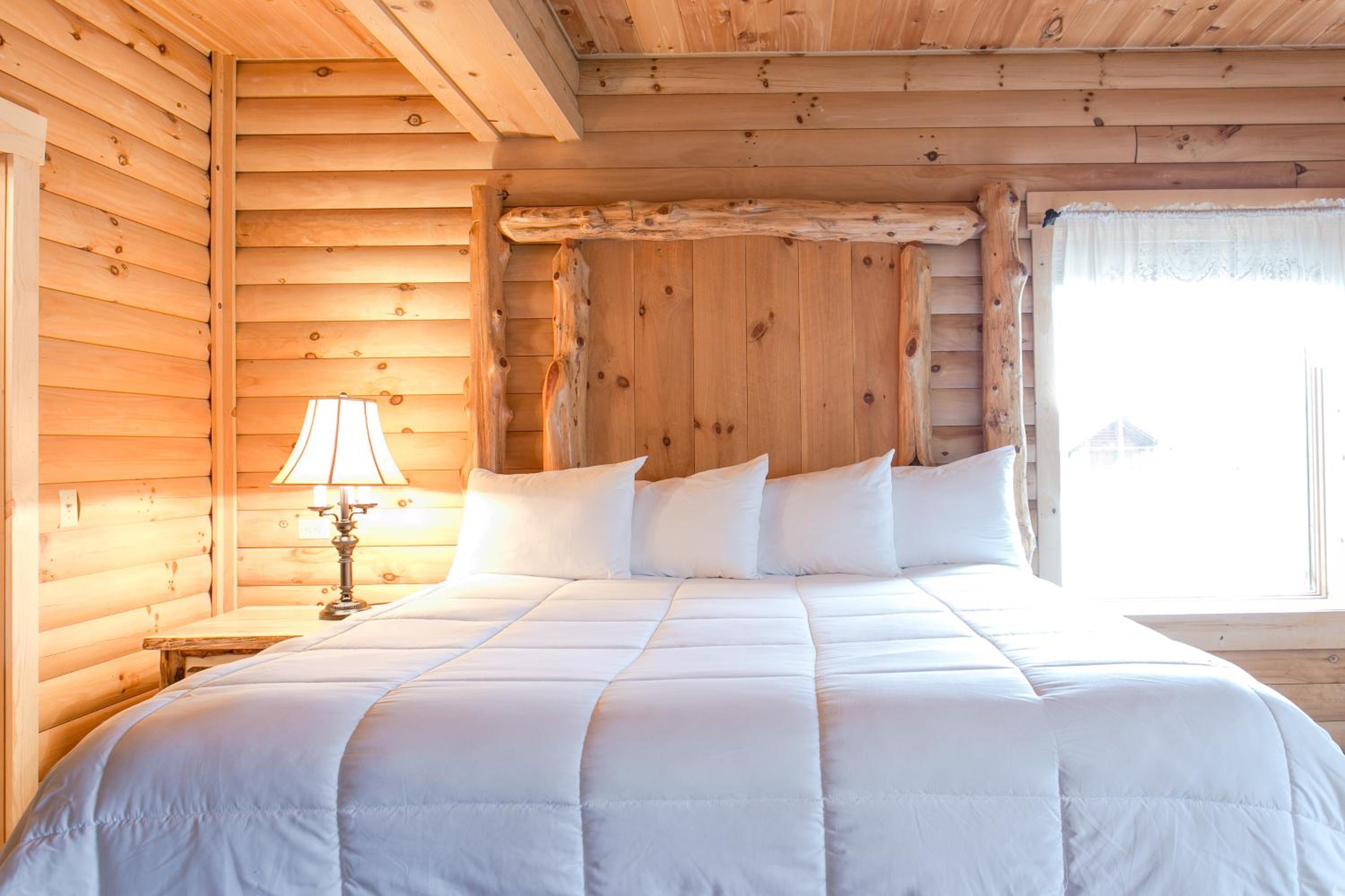 Coblentz Country Lodge by Amish Country Lodging view 4