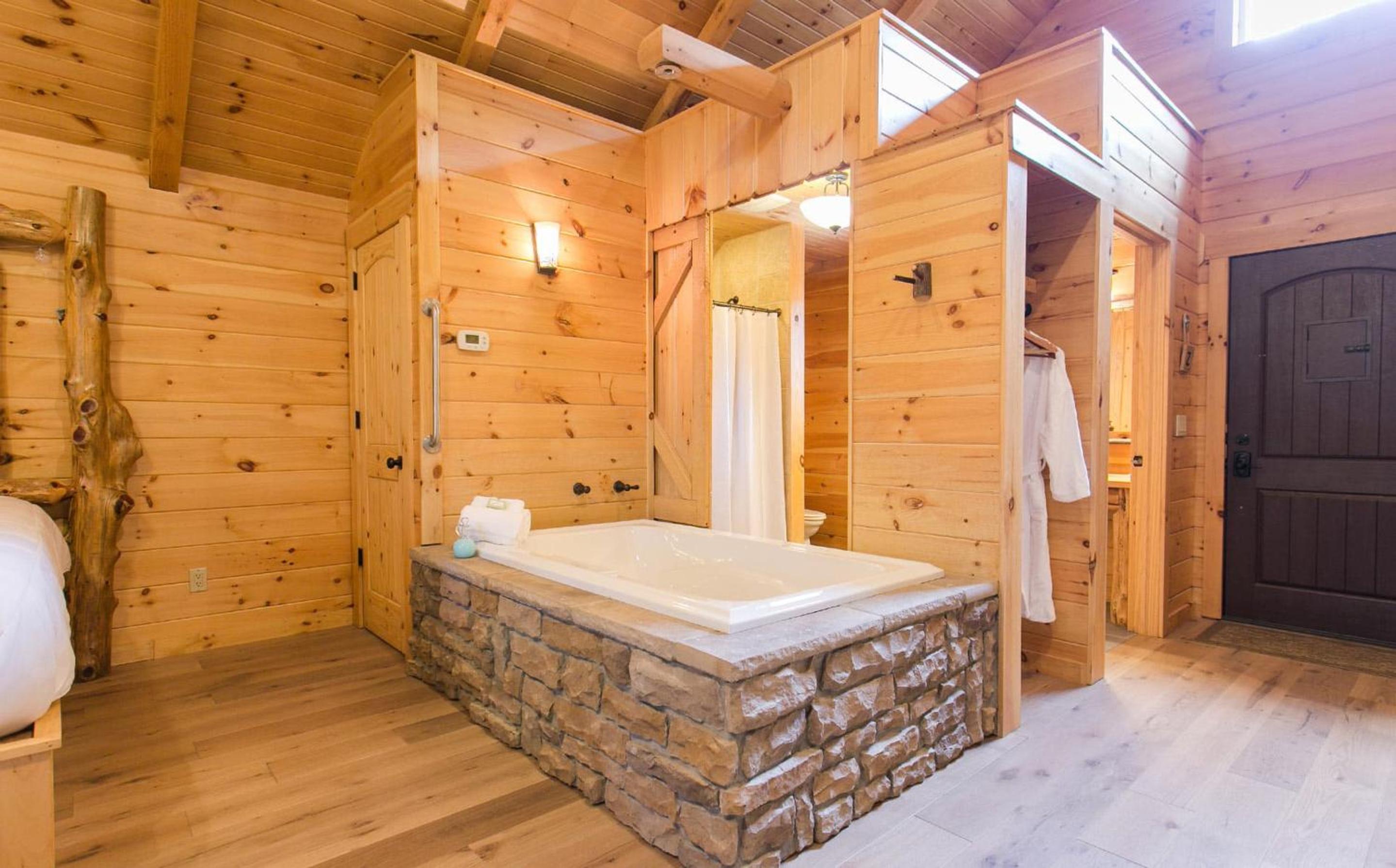 Lofty Willows Treehouse by Amish Country Lodging view 5