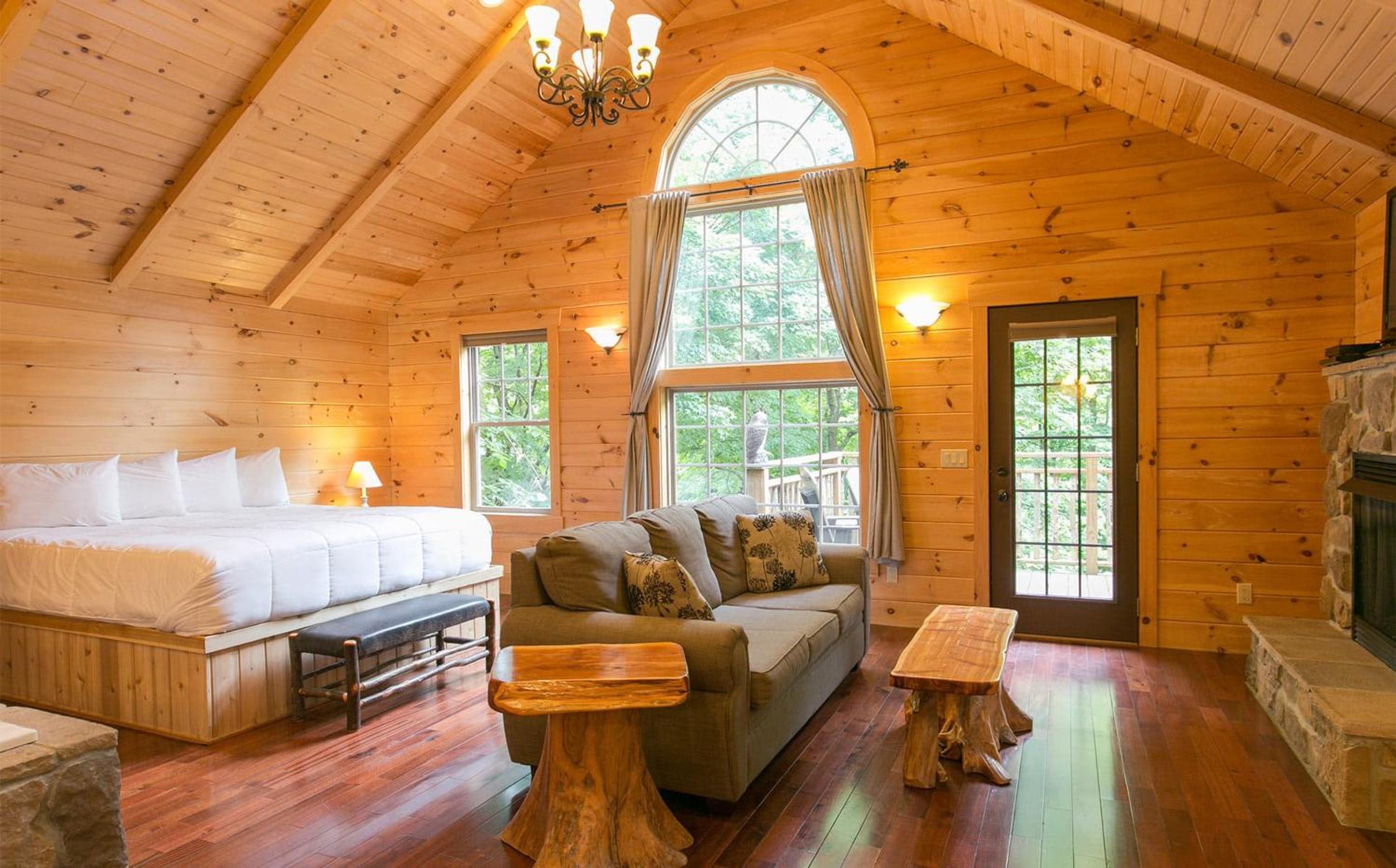 Lofty Willows Treehouse by Amish Country Lodging view 4