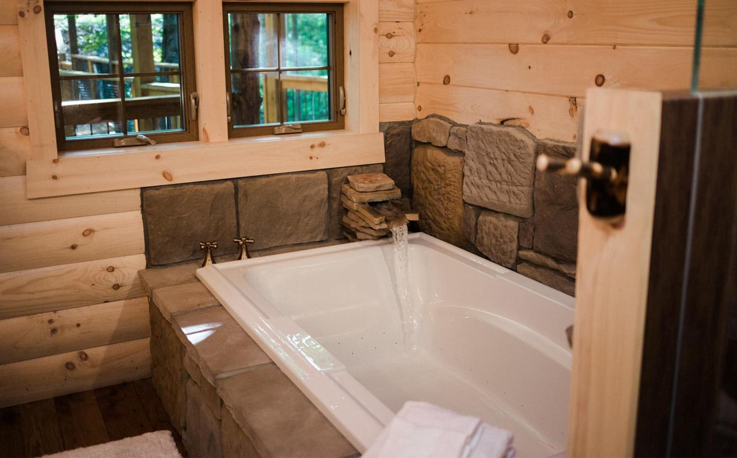 Treehouse #1 by Amish Country Lodging view 4