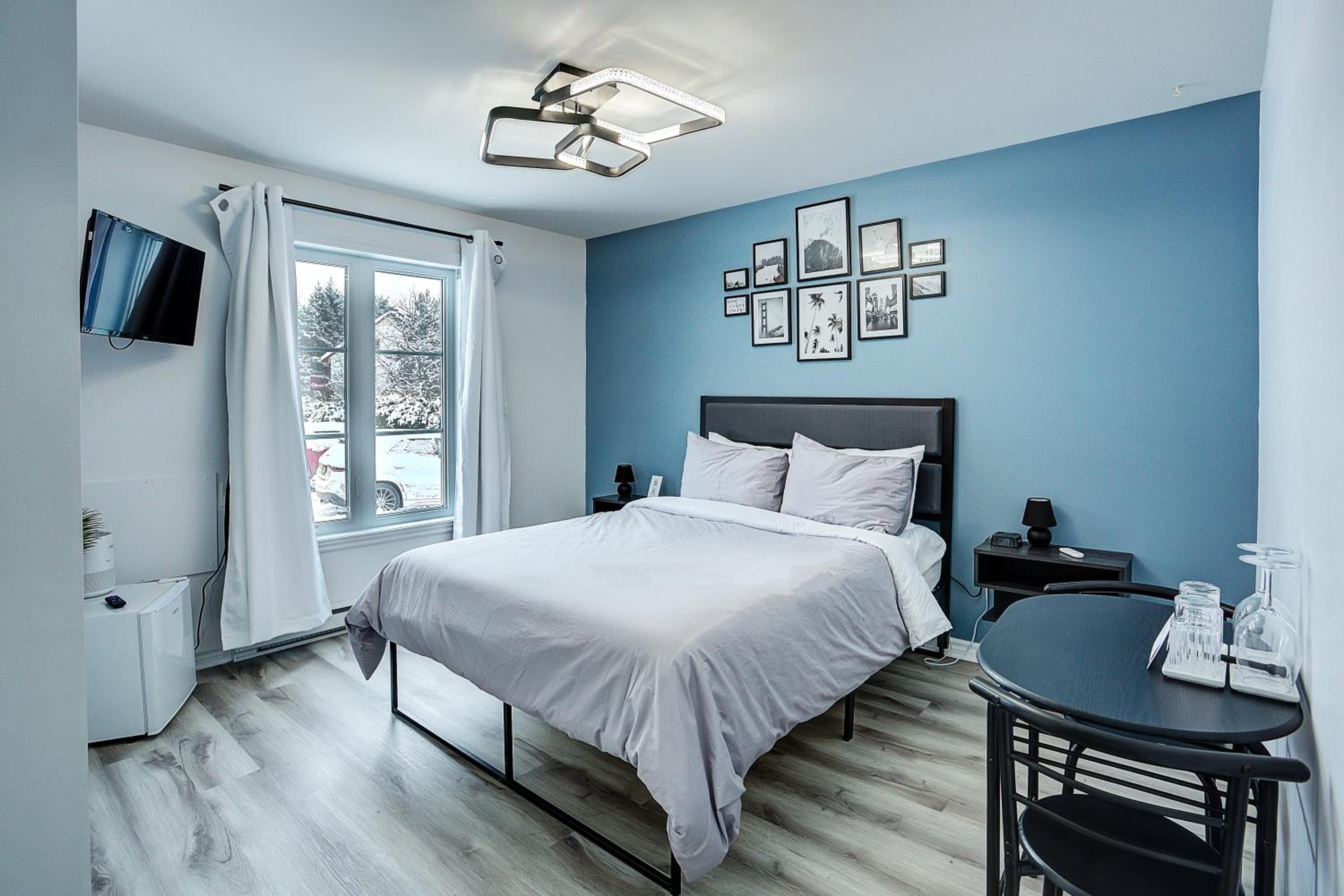 Le 900 Tremblant Inn Café and Bistro