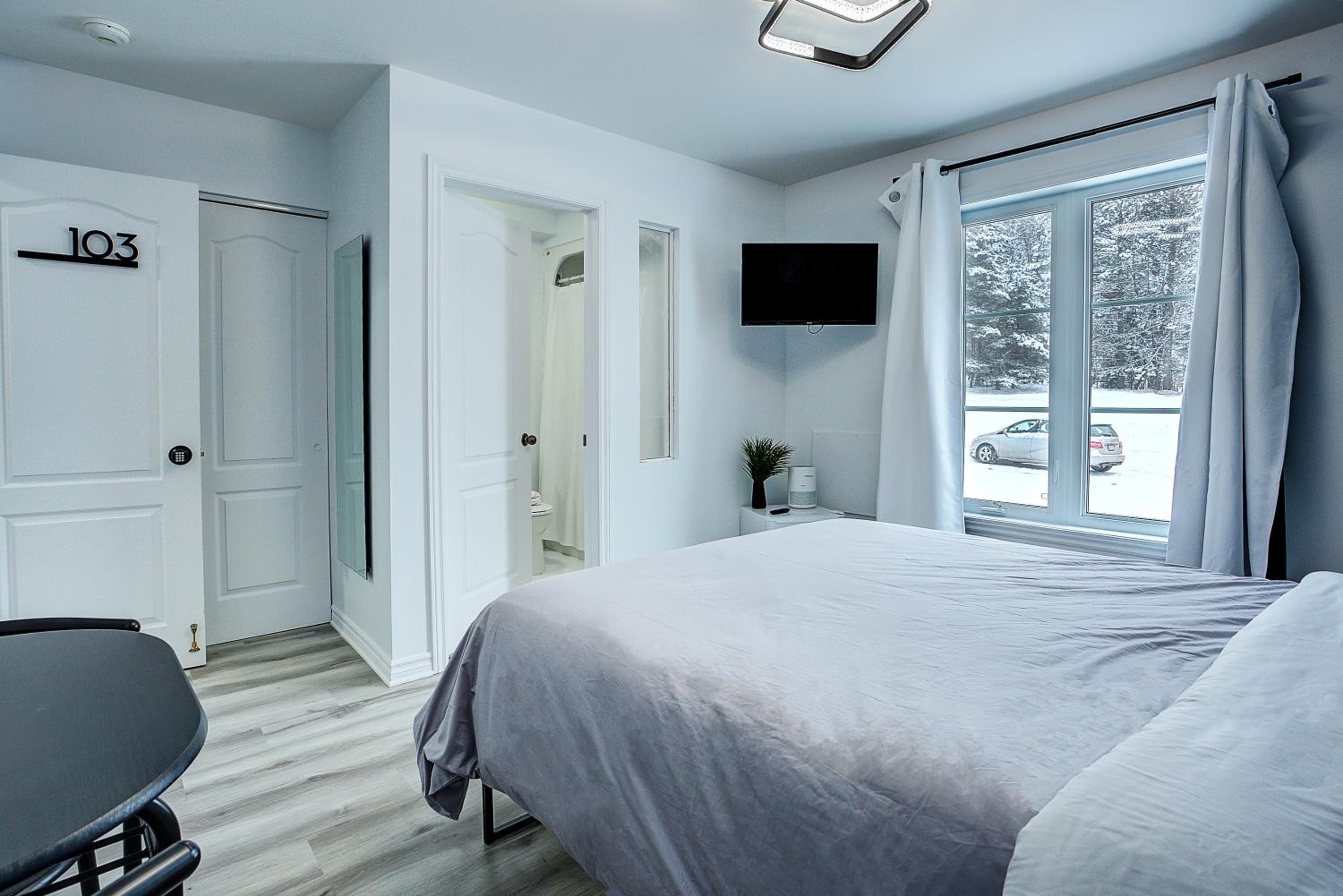 Le 900 Tremblant Inn Café and Bistro