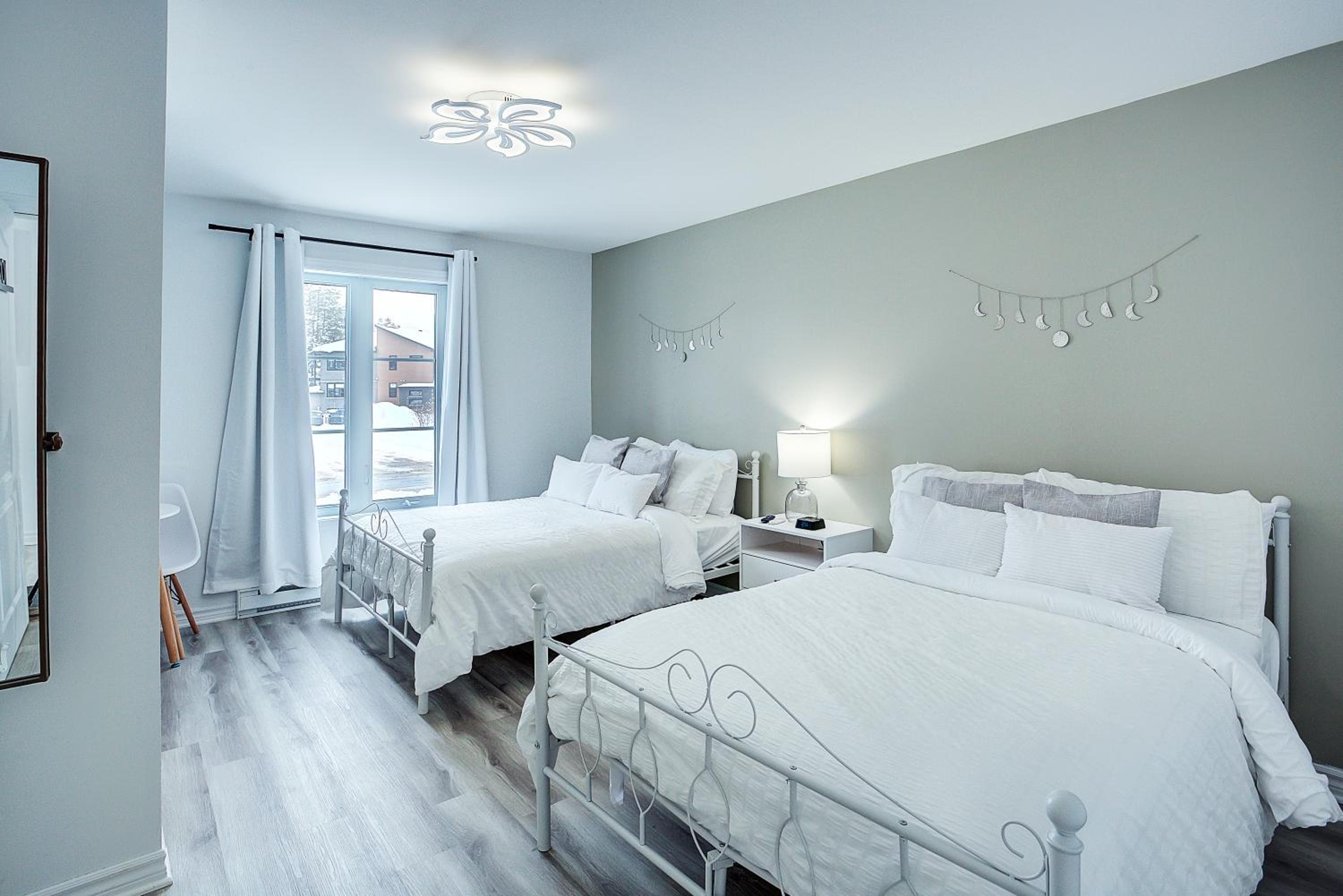 Le 900 Tremblant Inn Café and Bistro