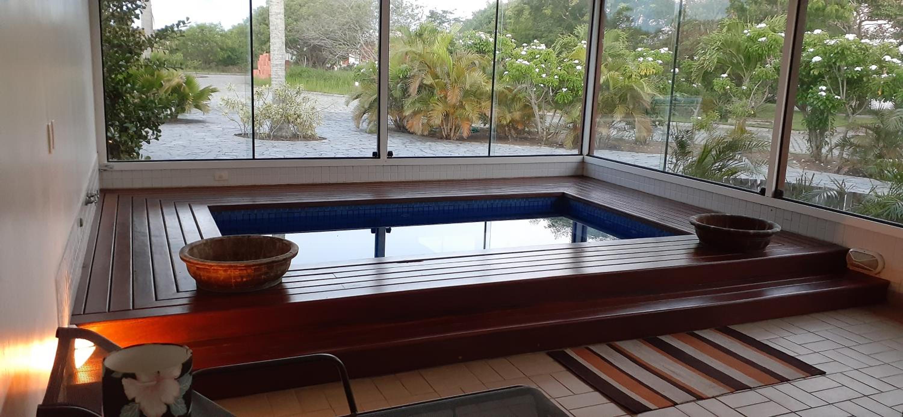 Casa praiana em condominio com lazer