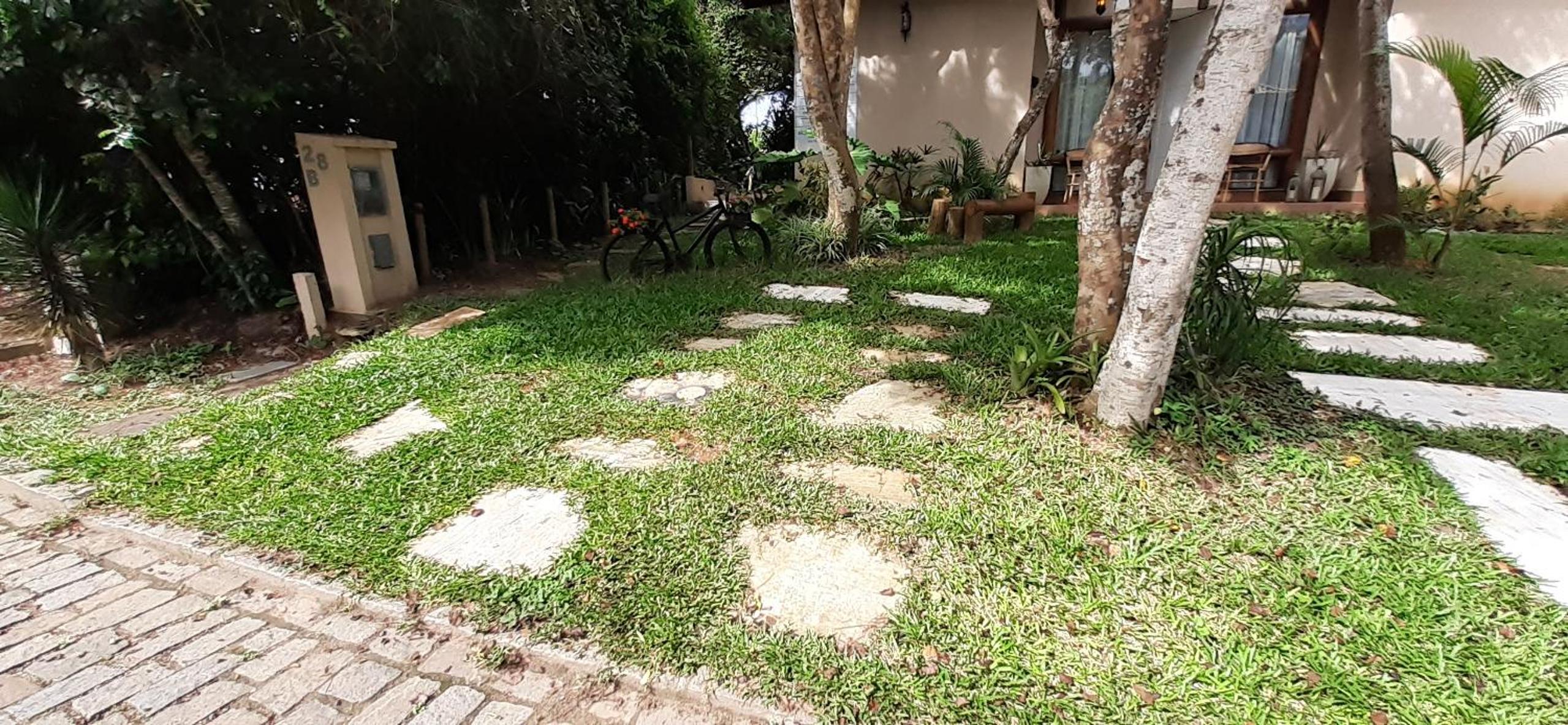 Casa praiana em condominio com lazer