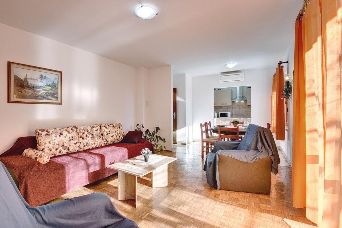 Apartment Mario view 2