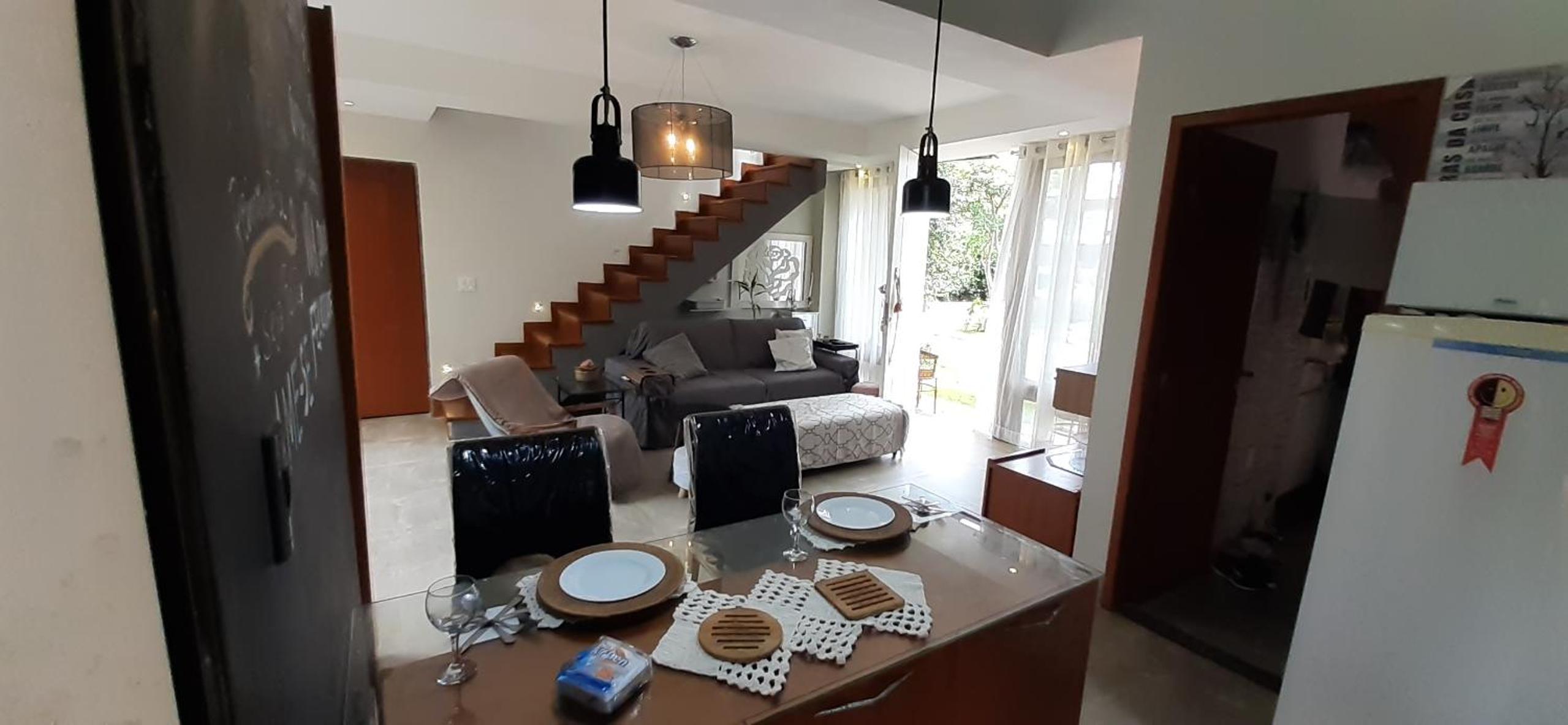 Casa praiana em condominio com lazer