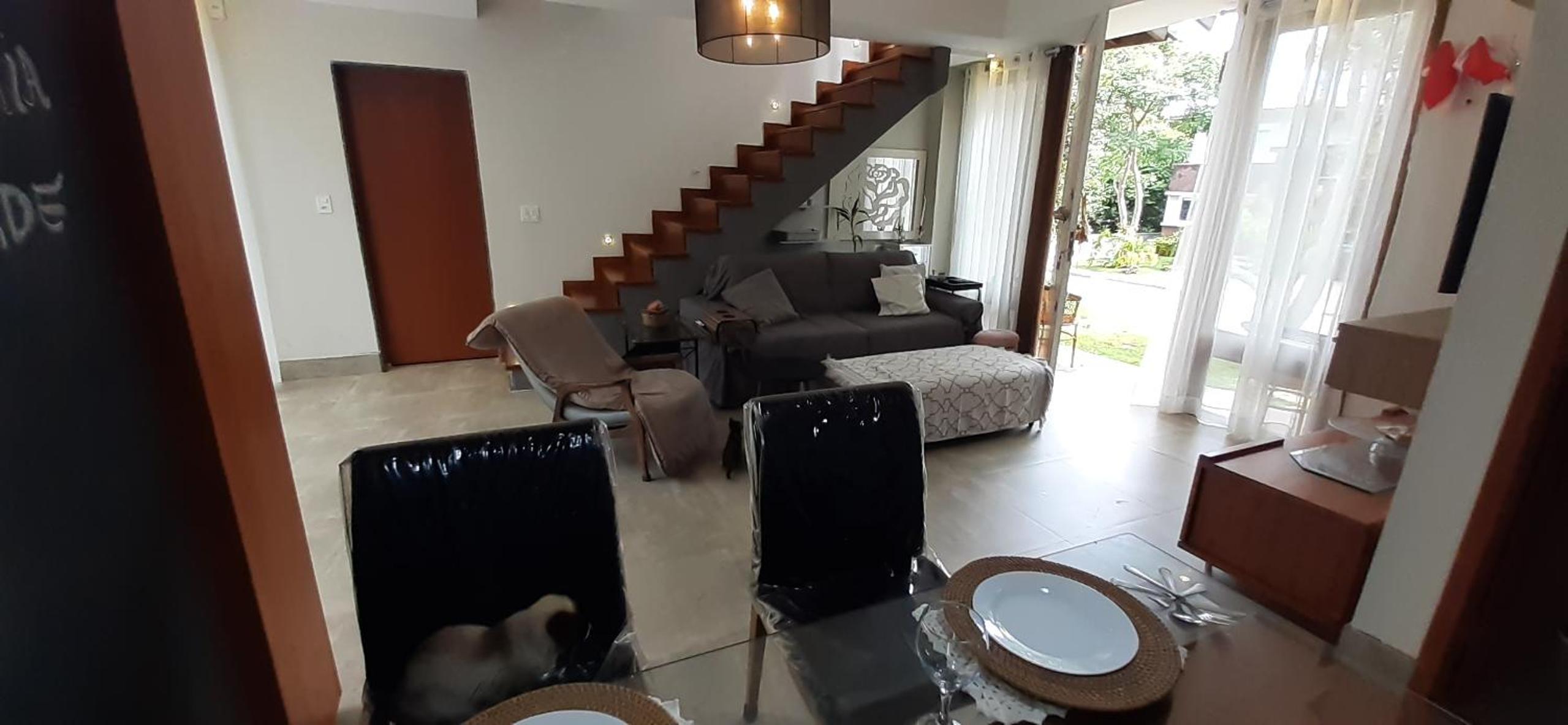 Casa praiana em condominio com lazer
